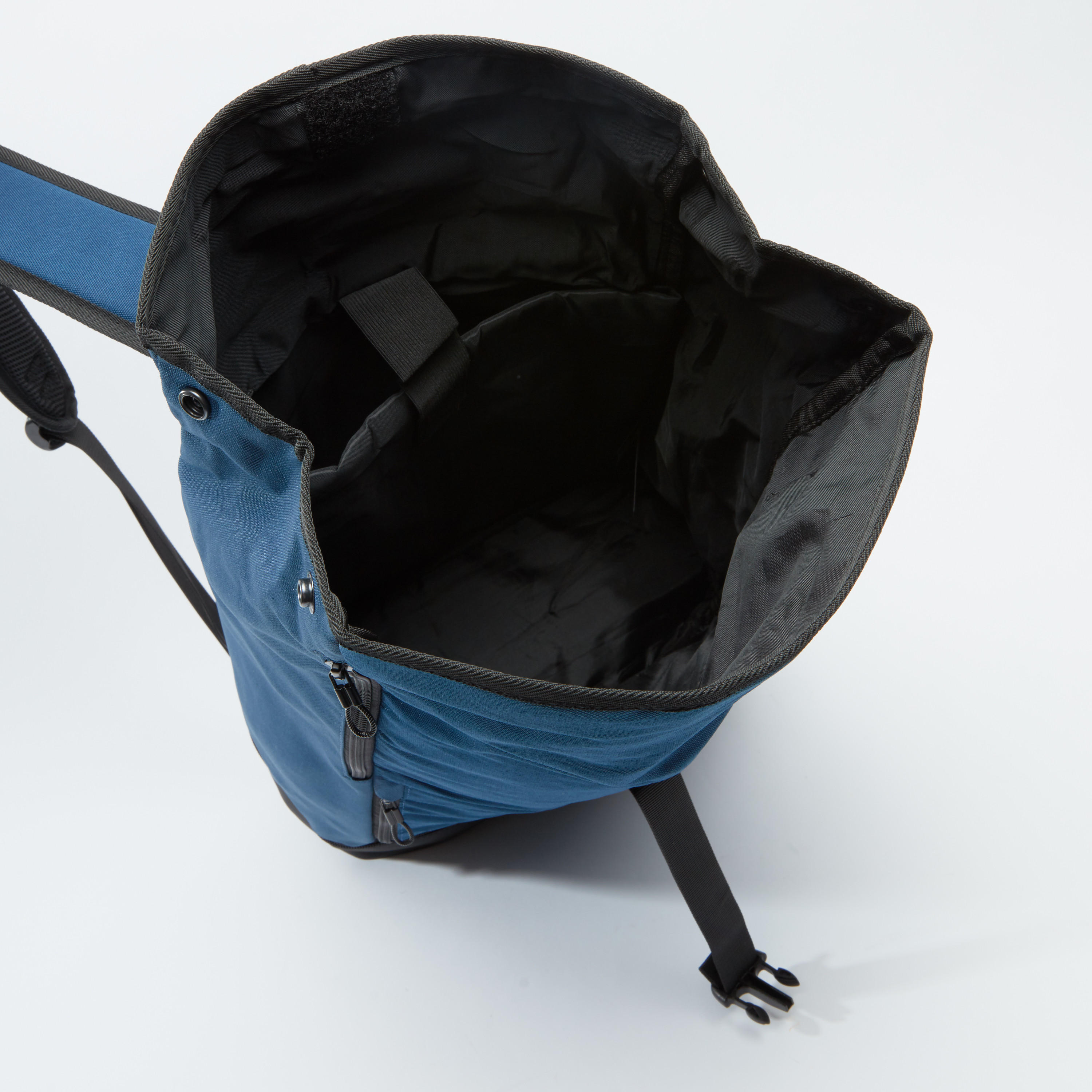 شنطة ظهر سادة بإبزيم إغلاق وحمّالات قابلة للتعديل-men-bags-image-1