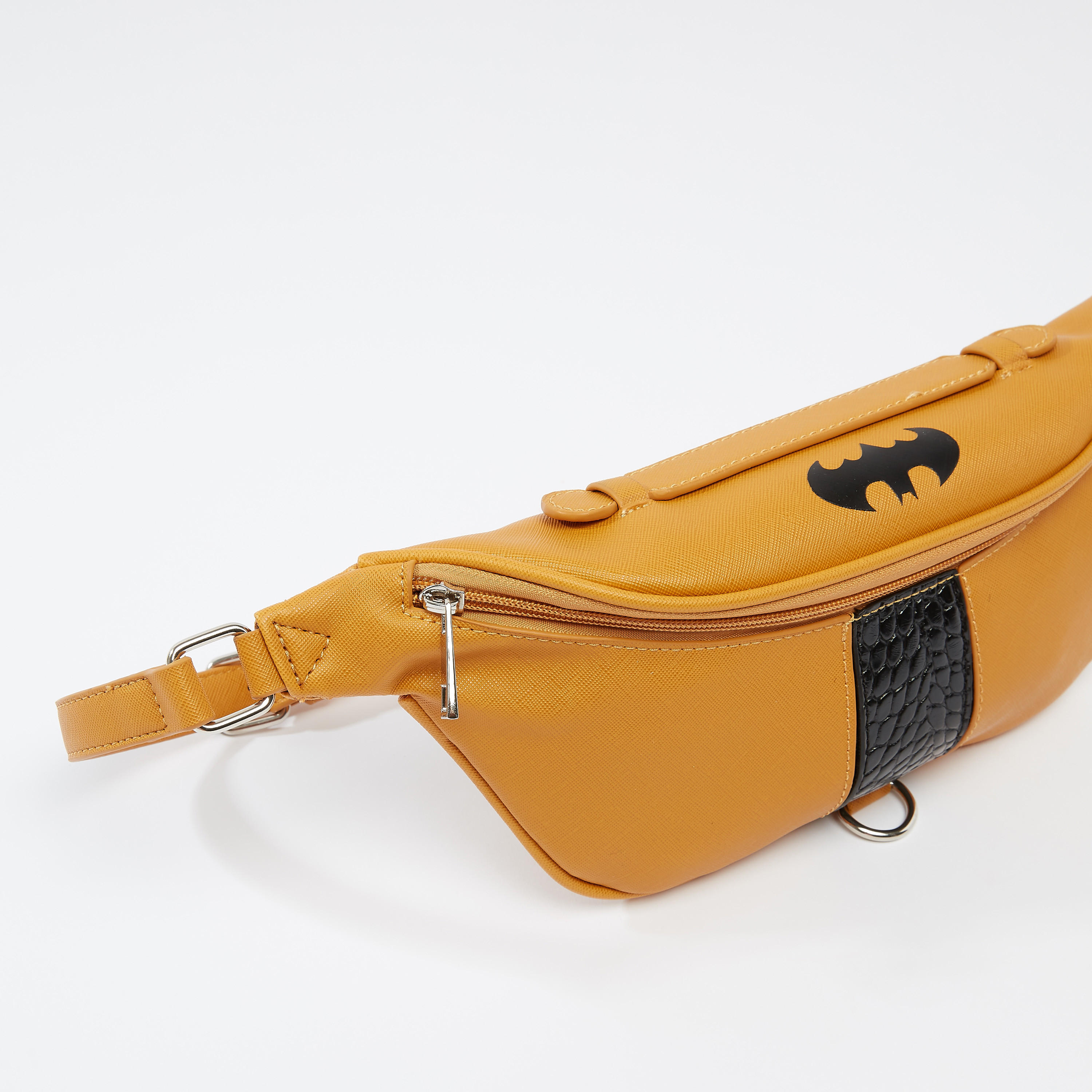 شنطة خصر بحزام قابل للتعديل وسحّاب إغلاق وطبعات باتمان-men-bags-image-4