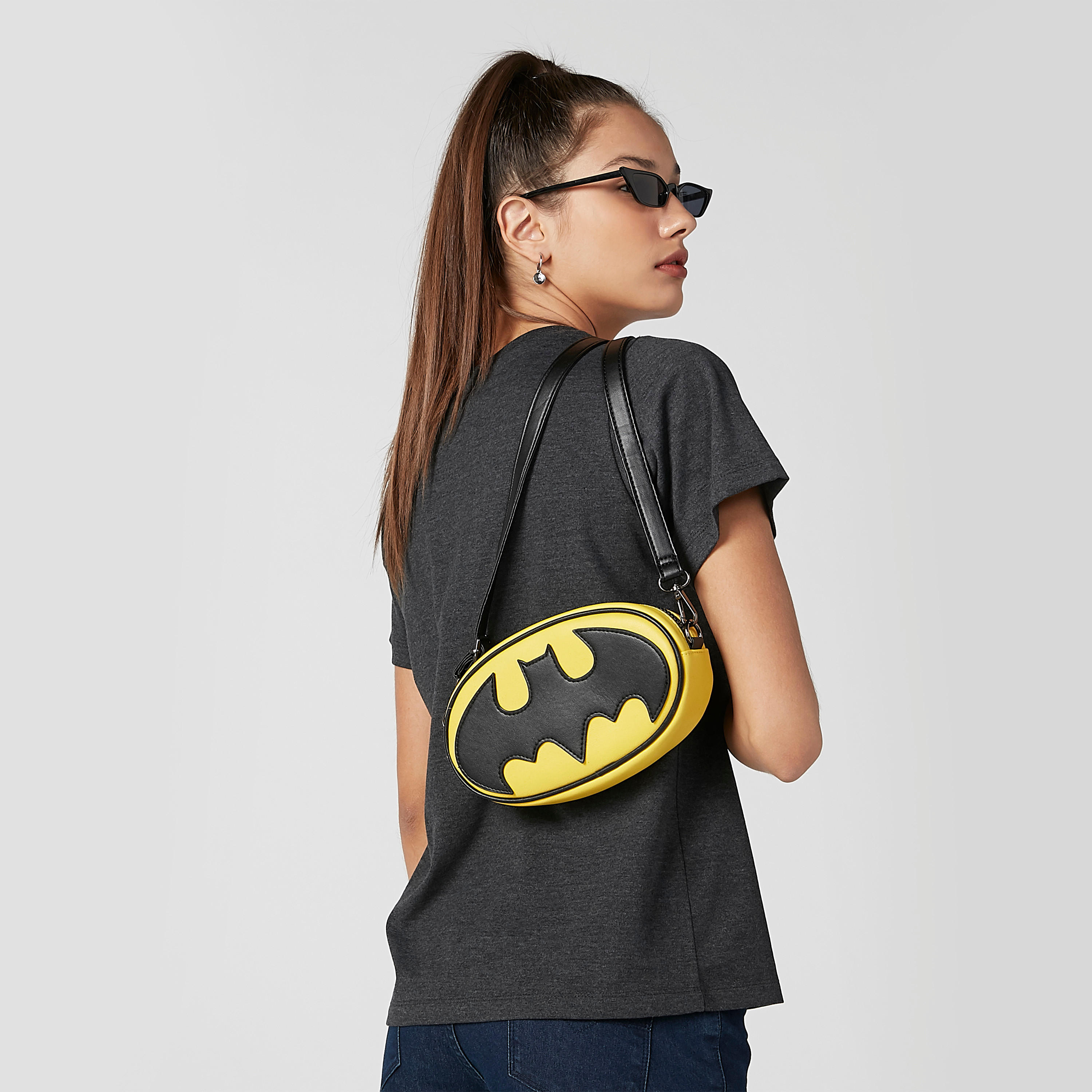 شنطة كروس بودي بحمّالة قابلة للفصل وطبعات باتمان-women-bagsandwallets-handbags-image-2