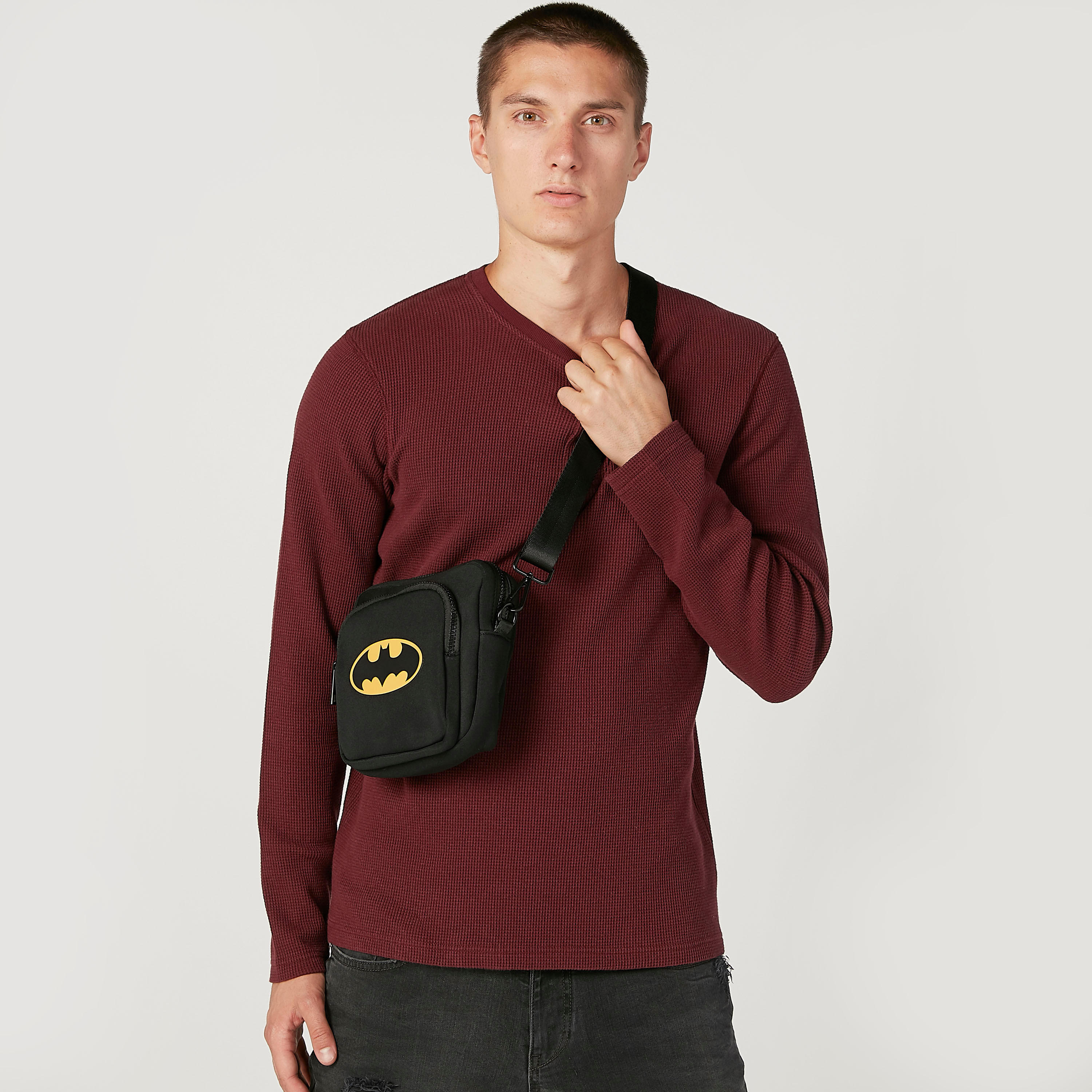شنطة كروس بودي بسحاب إغلاق وحمالة قابلة للفصل وطبعات باتمان-men-bags-image-2