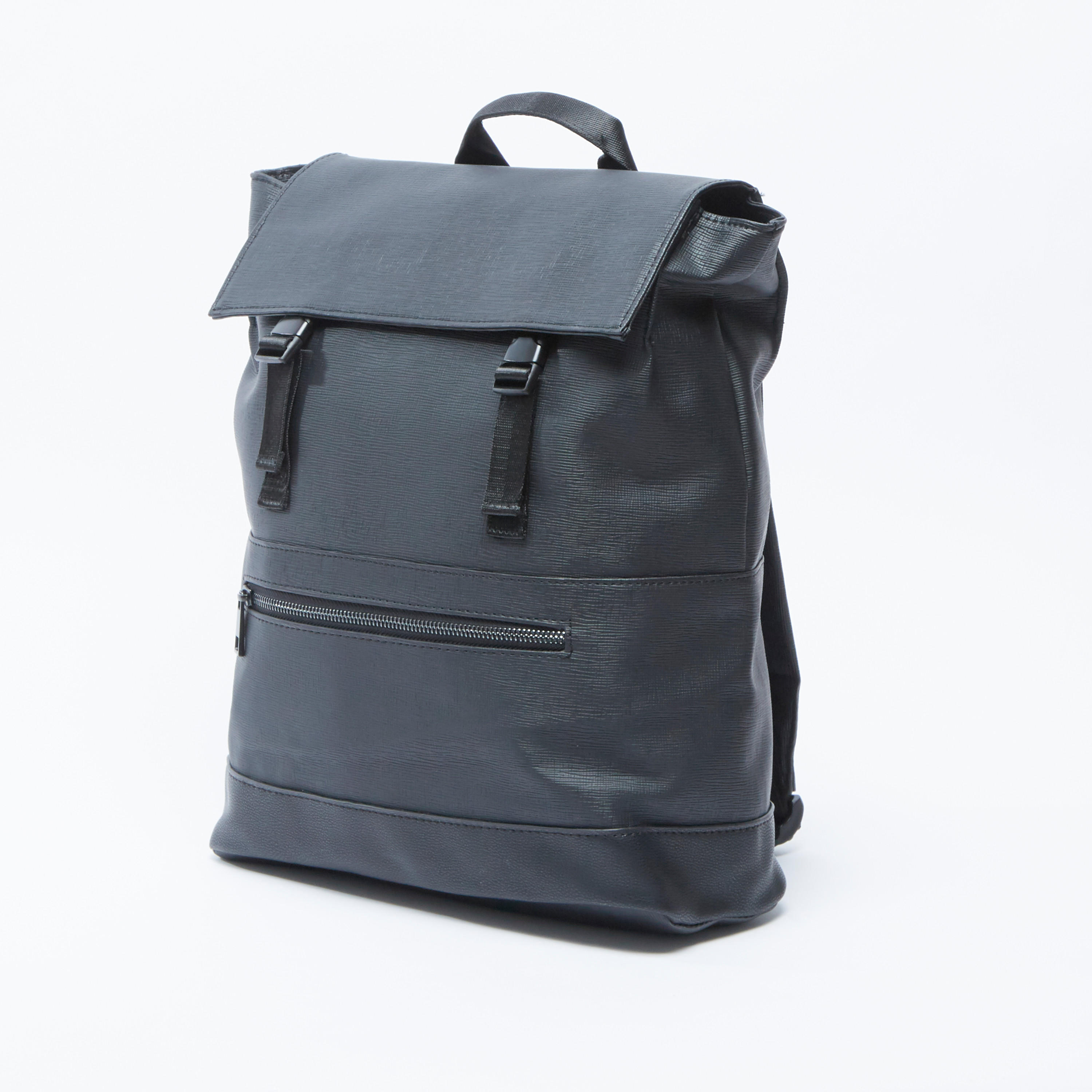 شنطة ظهر سادة بطيّة وإبزيم إغلاق وحمّالات كتف قابلة للتعديل-men-bags-image-4