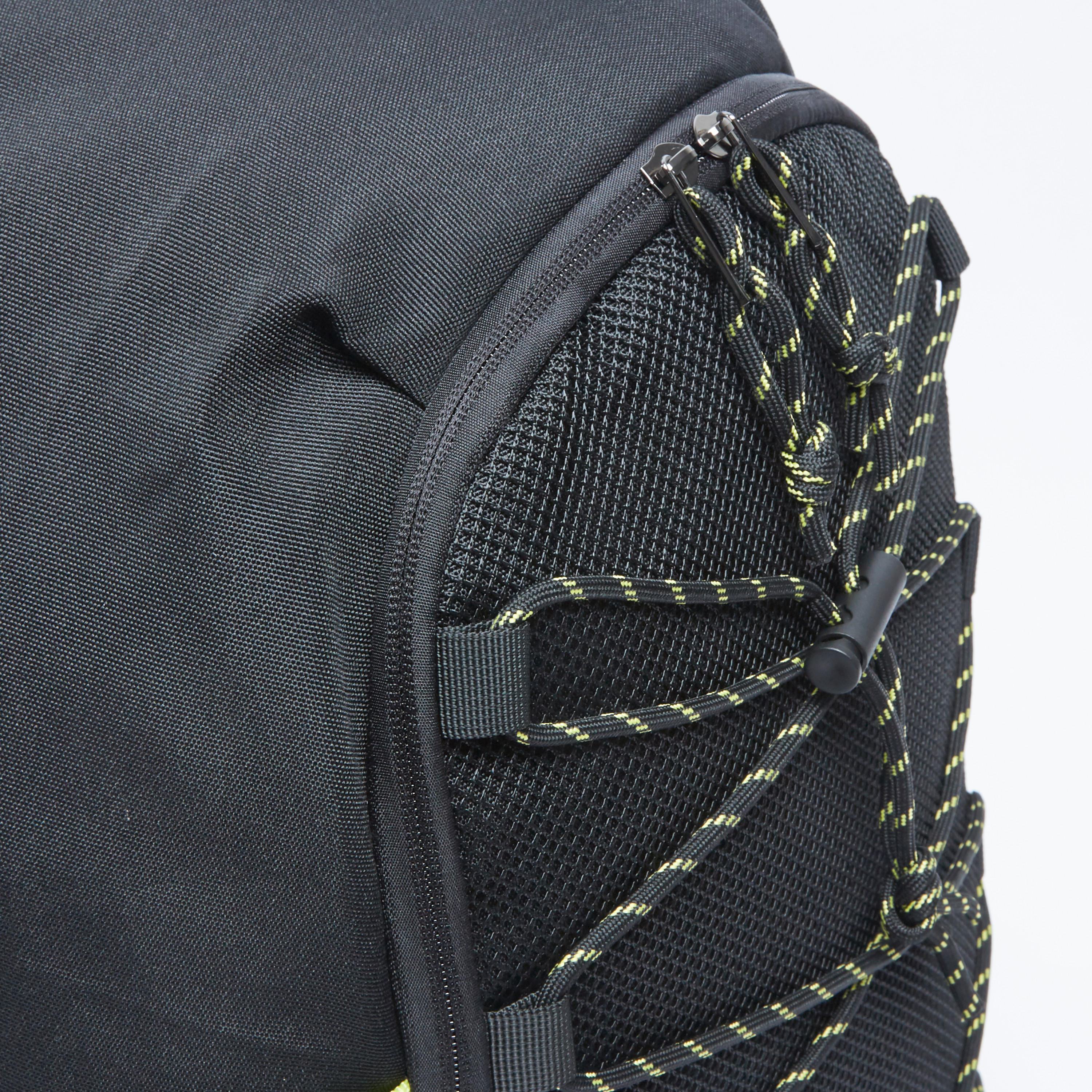 شنطة ظهر بارزة الملمس بحمّالات كتف قابلة للتعديل ومقبض علوي-men-bags-image-2