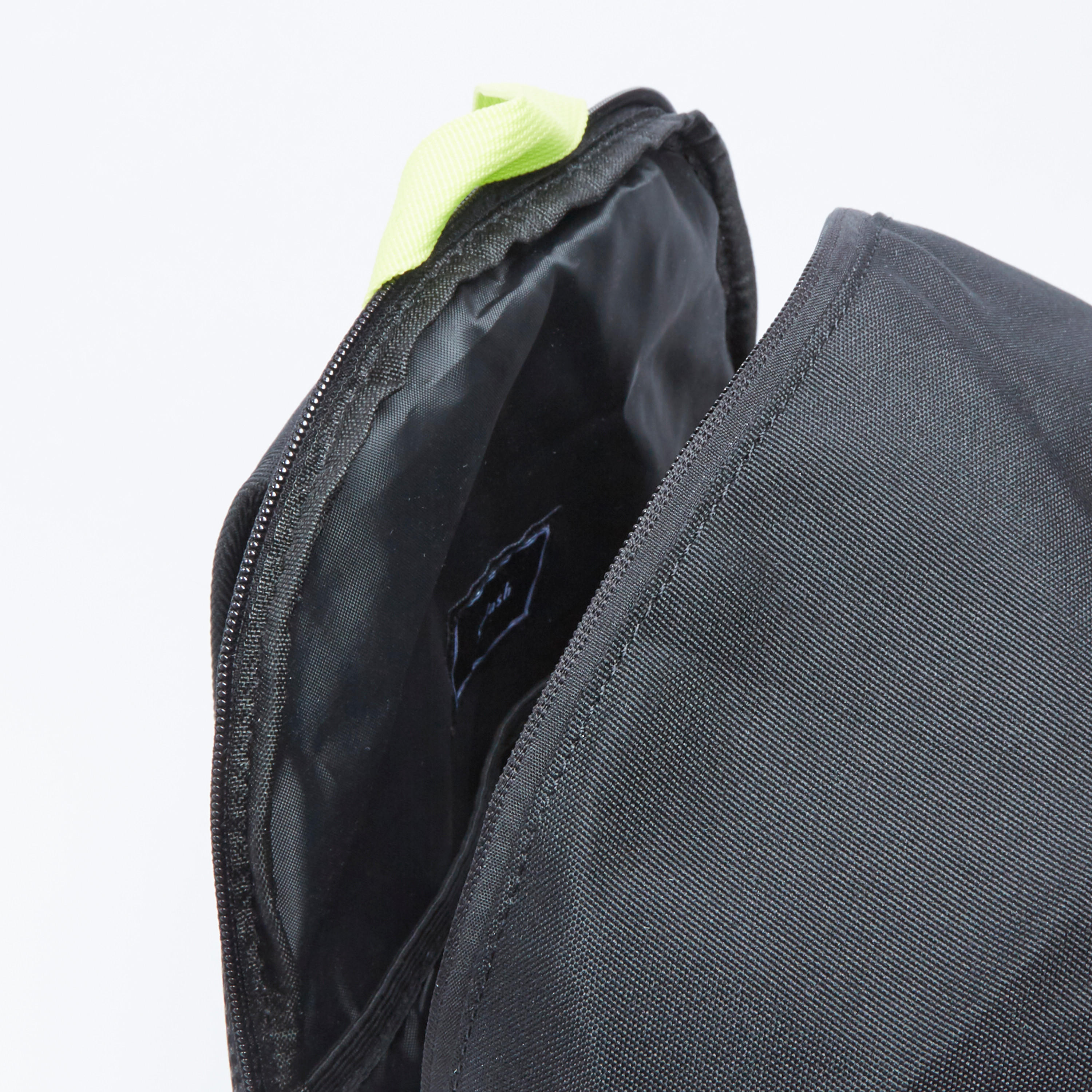 شنطة ظهر بارزة الملمس بحمّالات كتف قابلة للتعديل ومقبض علوي-men-bags-image-1