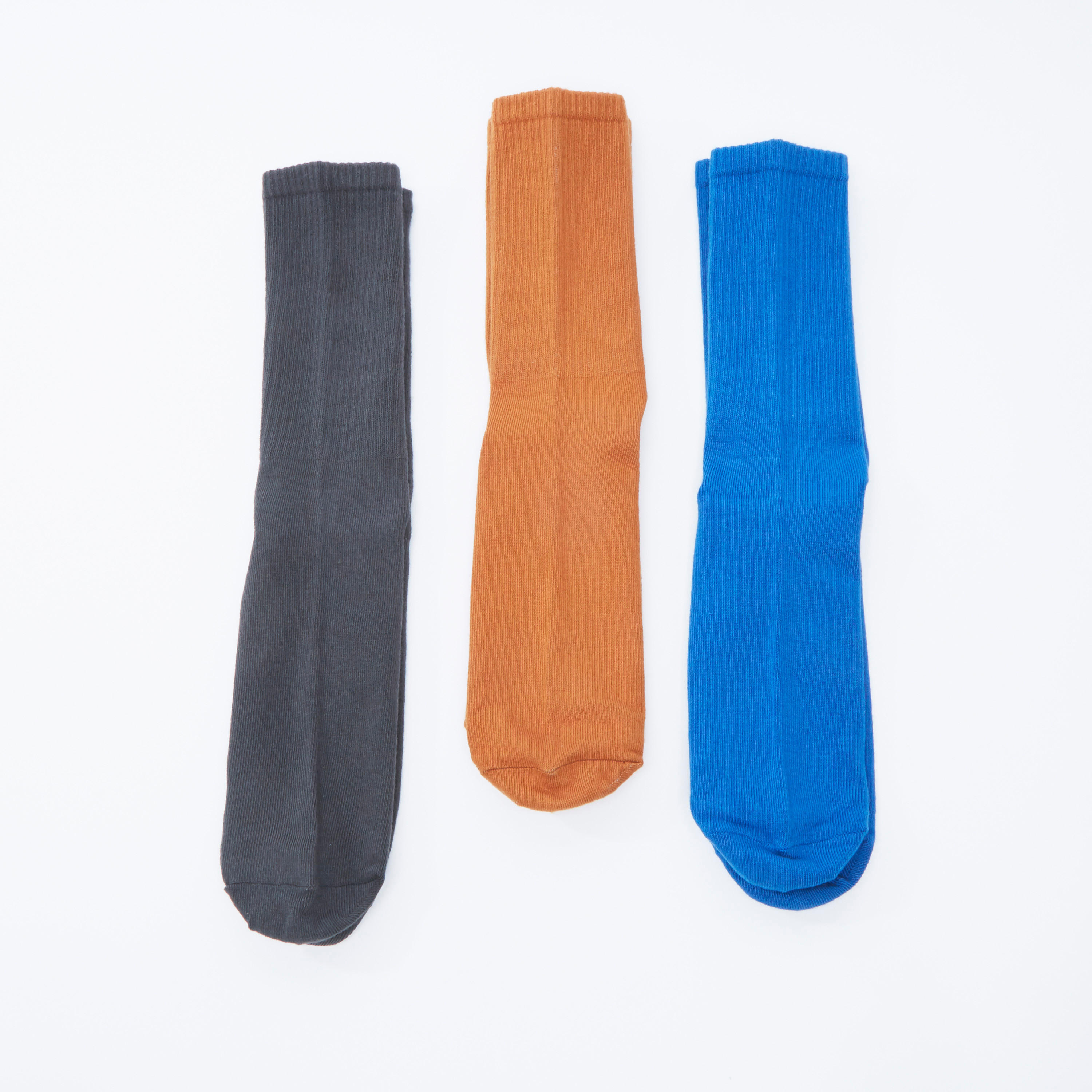 جوارب سادة بطول متوسط بحواف مضلّعة - طقم من 3 أزواج-men-socks-image-1