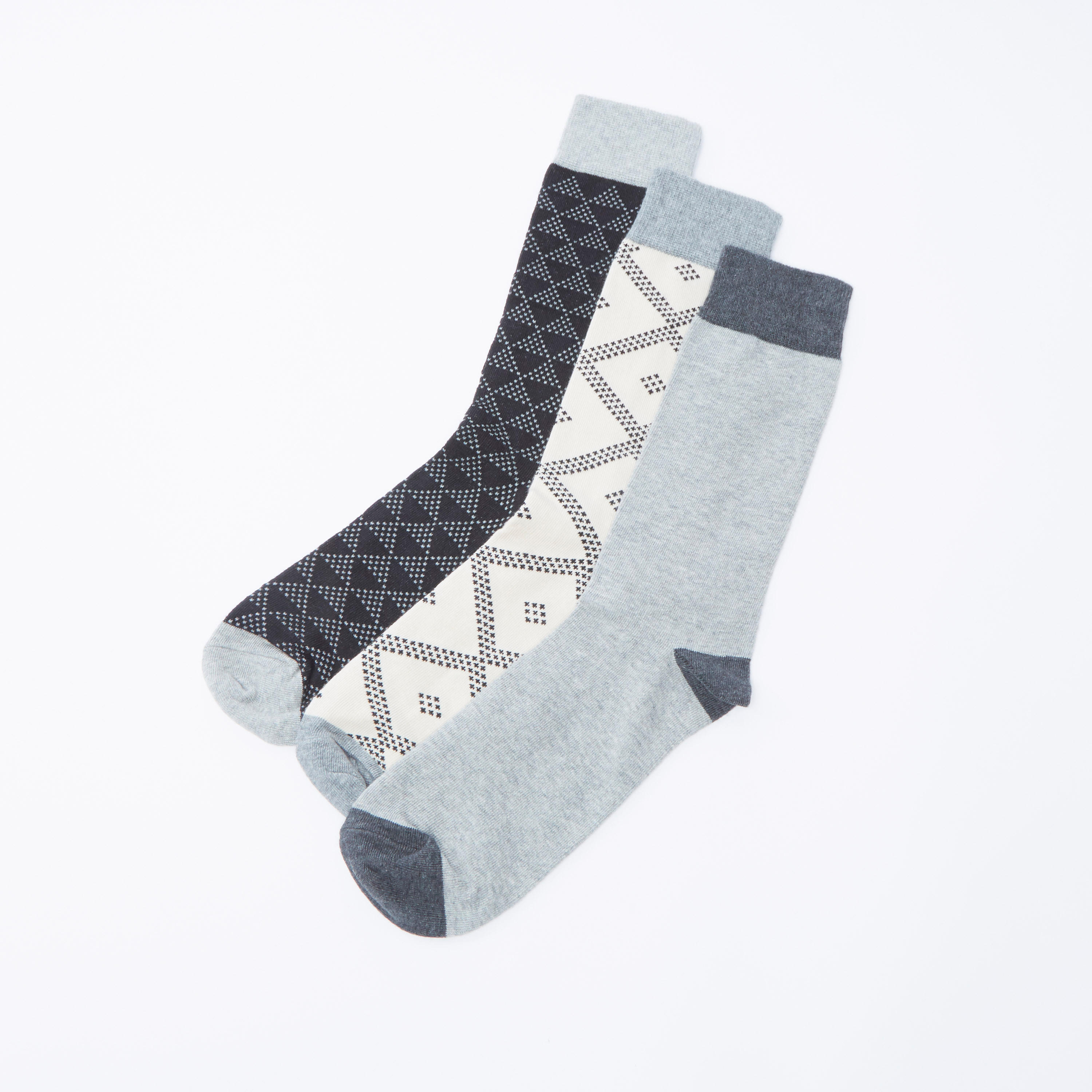 جوارب متنوعة بطول أعلى الكاحل بحواف أساور - طقم من 3 أزواج-men-socks-image-1