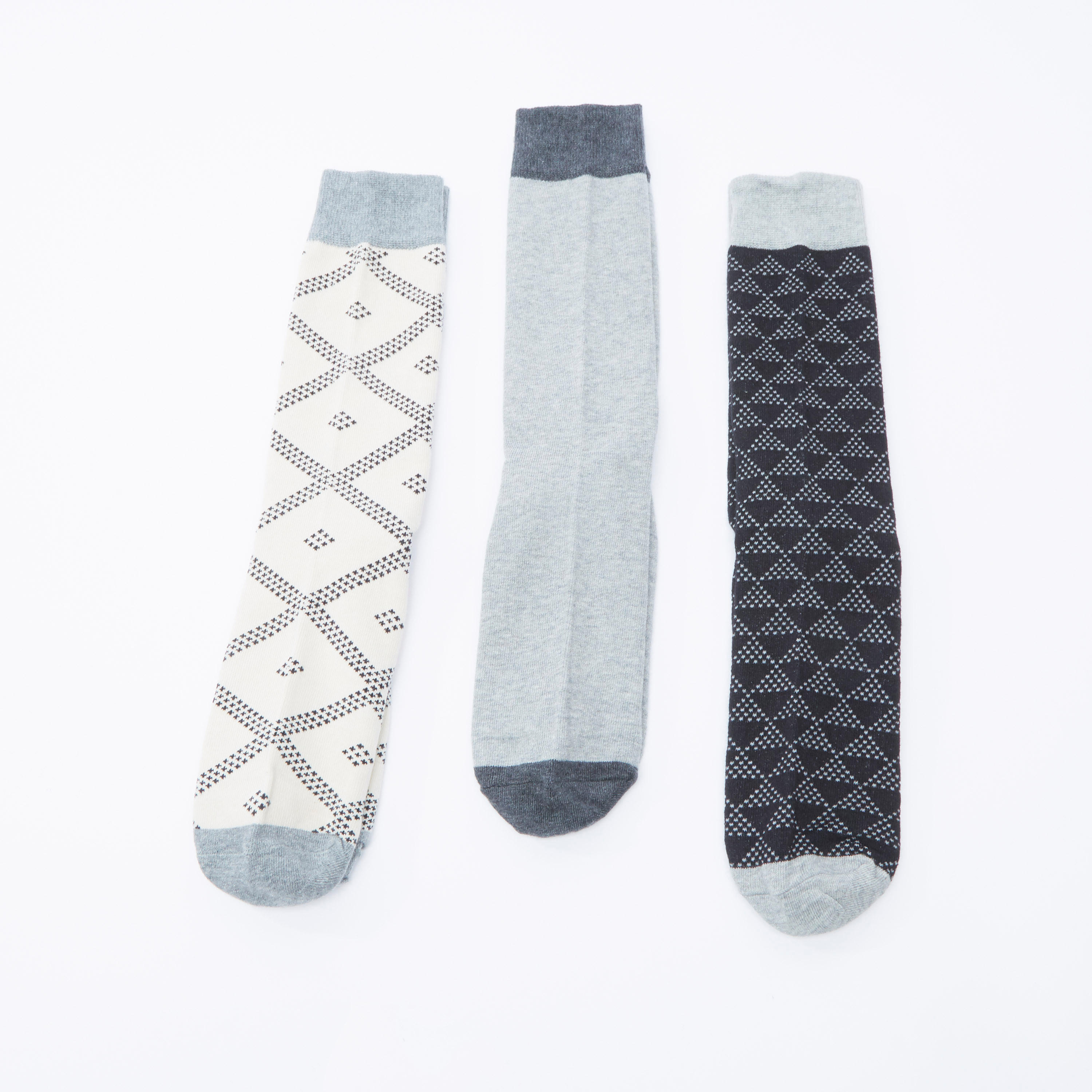 جوارب متنوعة بطول أعلى الكاحل بحواف أساور - طقم من 3 أزواج-men-socks-image-3