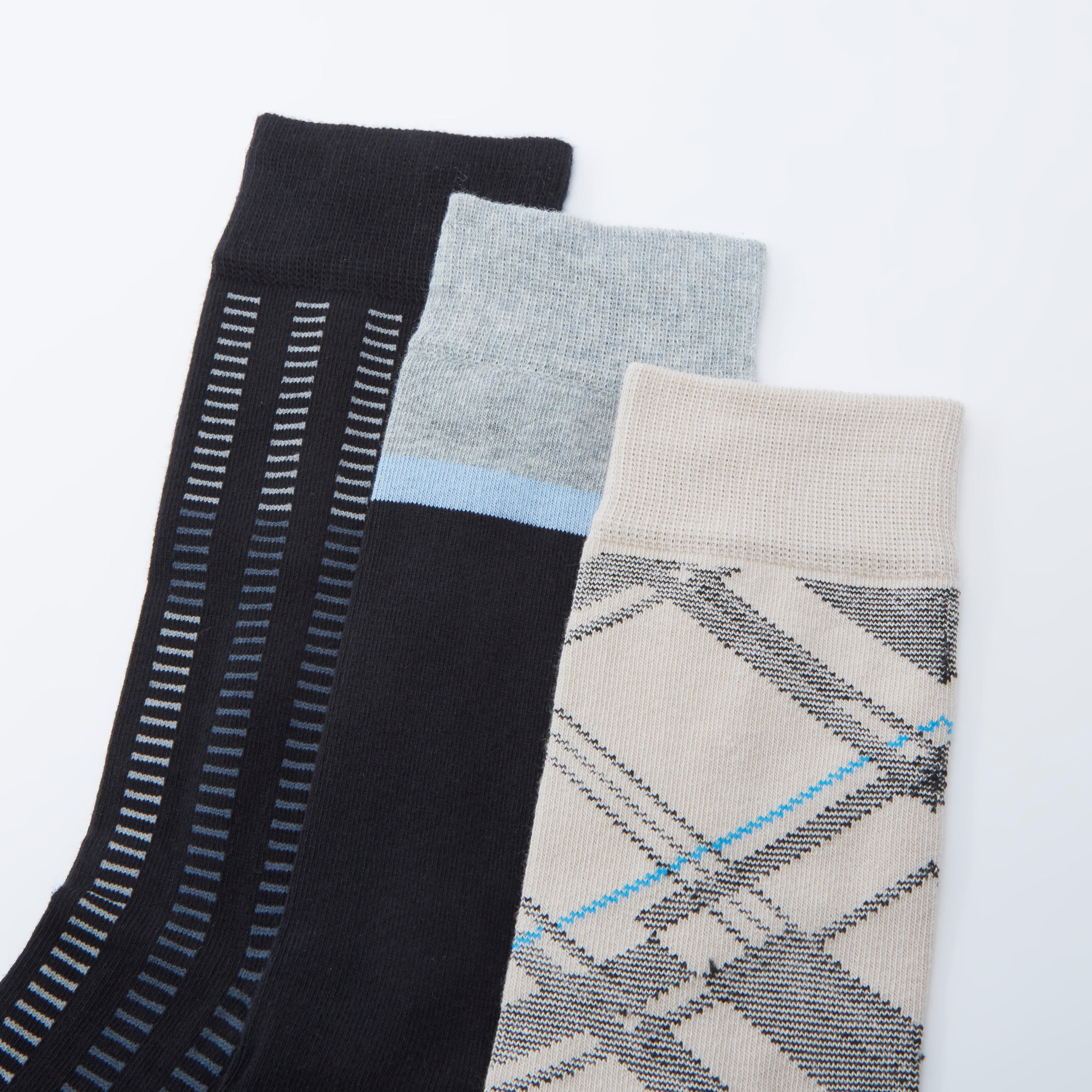 جوارب متنوعة بطول أعلى الكاحل بحواف أساور - طقم من 3 أزواج-men-socks-image-2