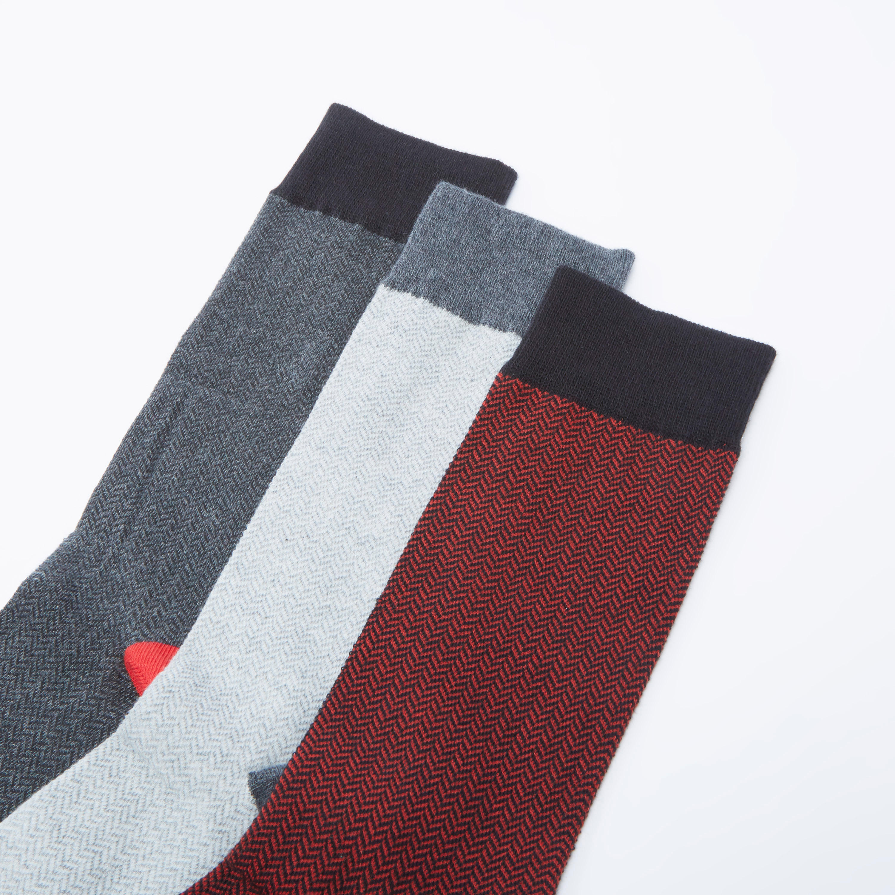 جوارب بارزة الملمس بطول متوسط بحواف أساور - طقم من 3 أزواج-men-socks-image-2