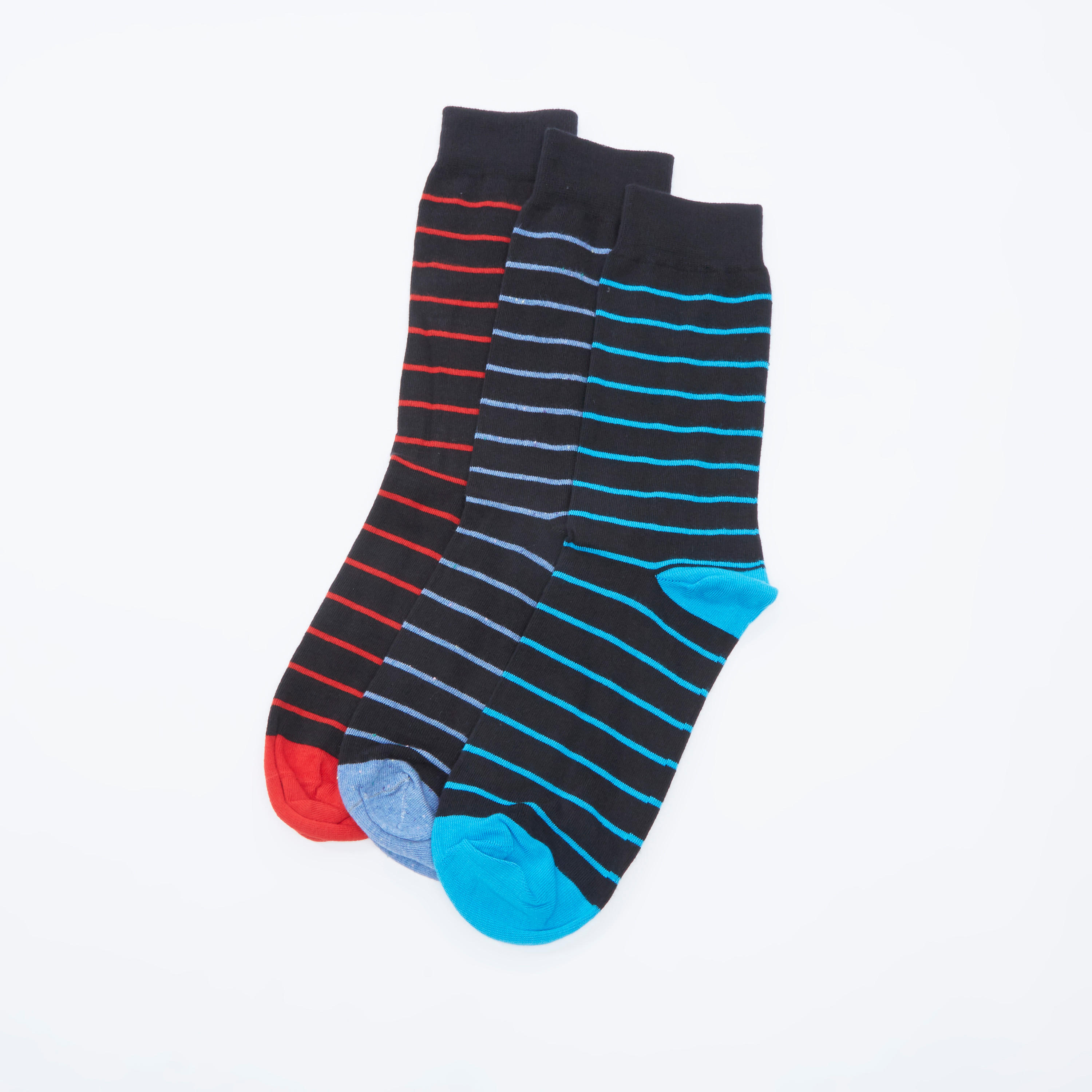 جوارب مقلّمة بطول أعلى الكاحل بحوّاف مطّاطية - طقم من 3 أزواج-men-socks-image-1