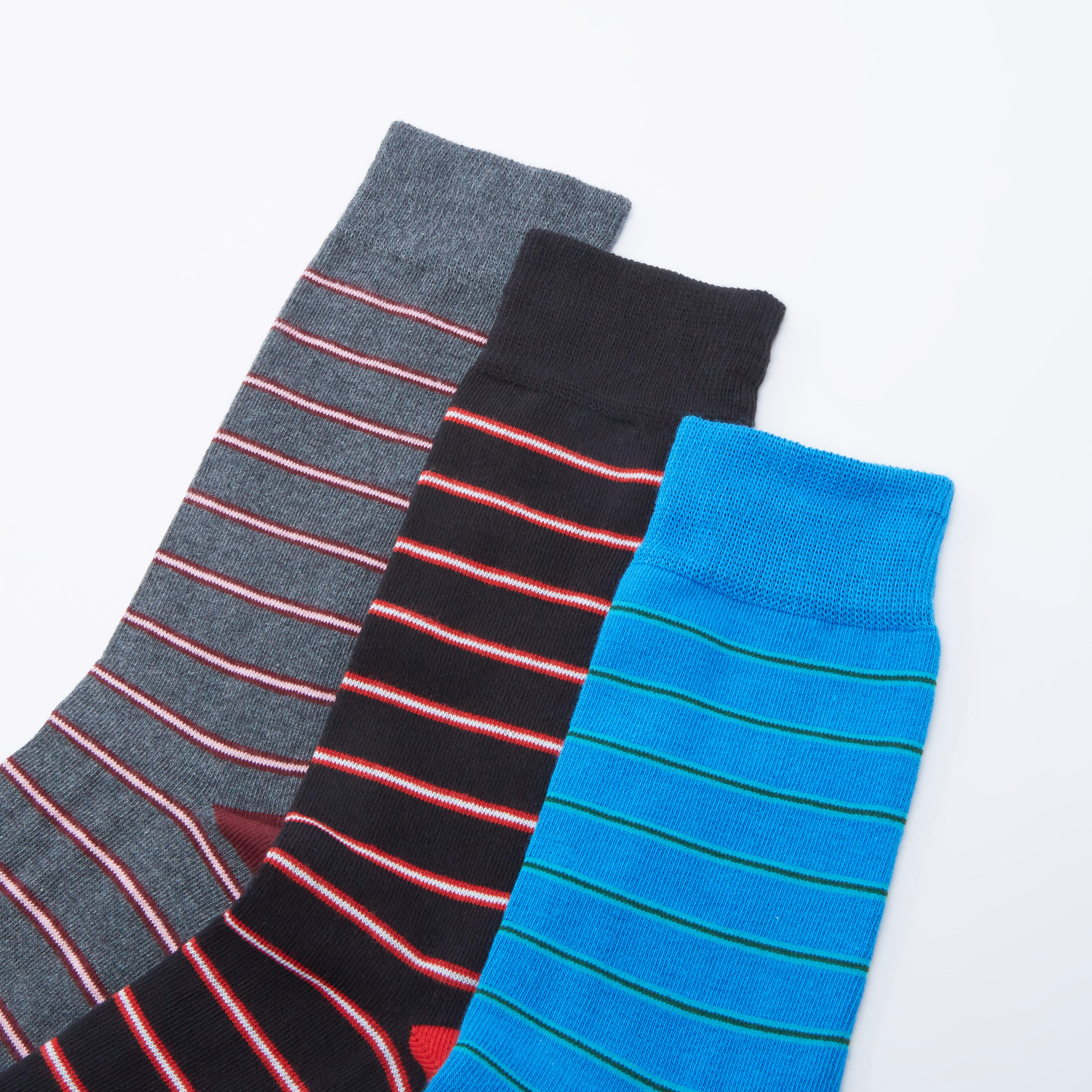 جوارب مقلّمة بطول أعلى الكاحل بحوّاف مطّاطية - طقم من 3 أزواج-men-socks-image-2