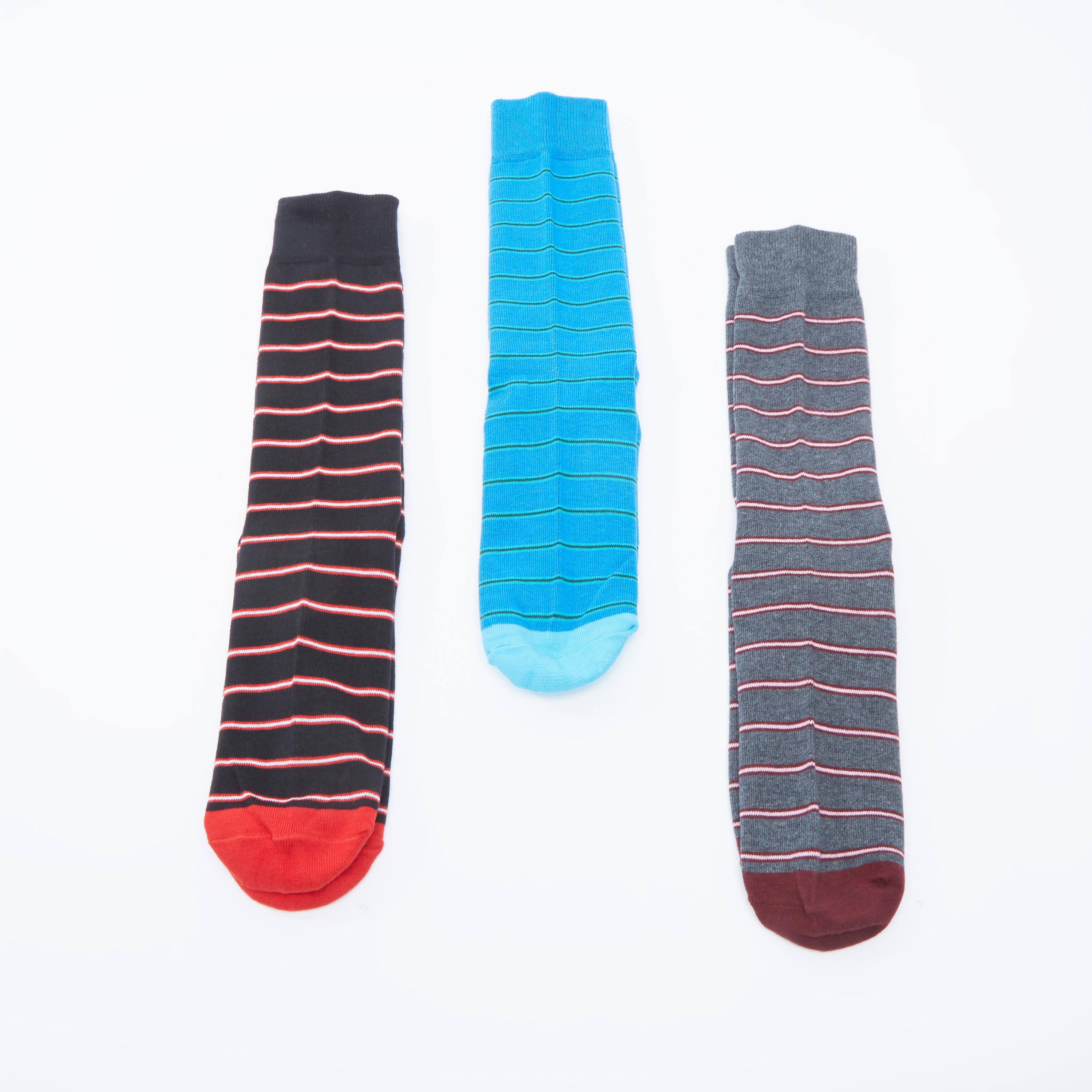 جوارب مقلّمة بطول أعلى الكاحل بحوّاف مطّاطية - طقم من 3 أزواج-men-socks-image-3