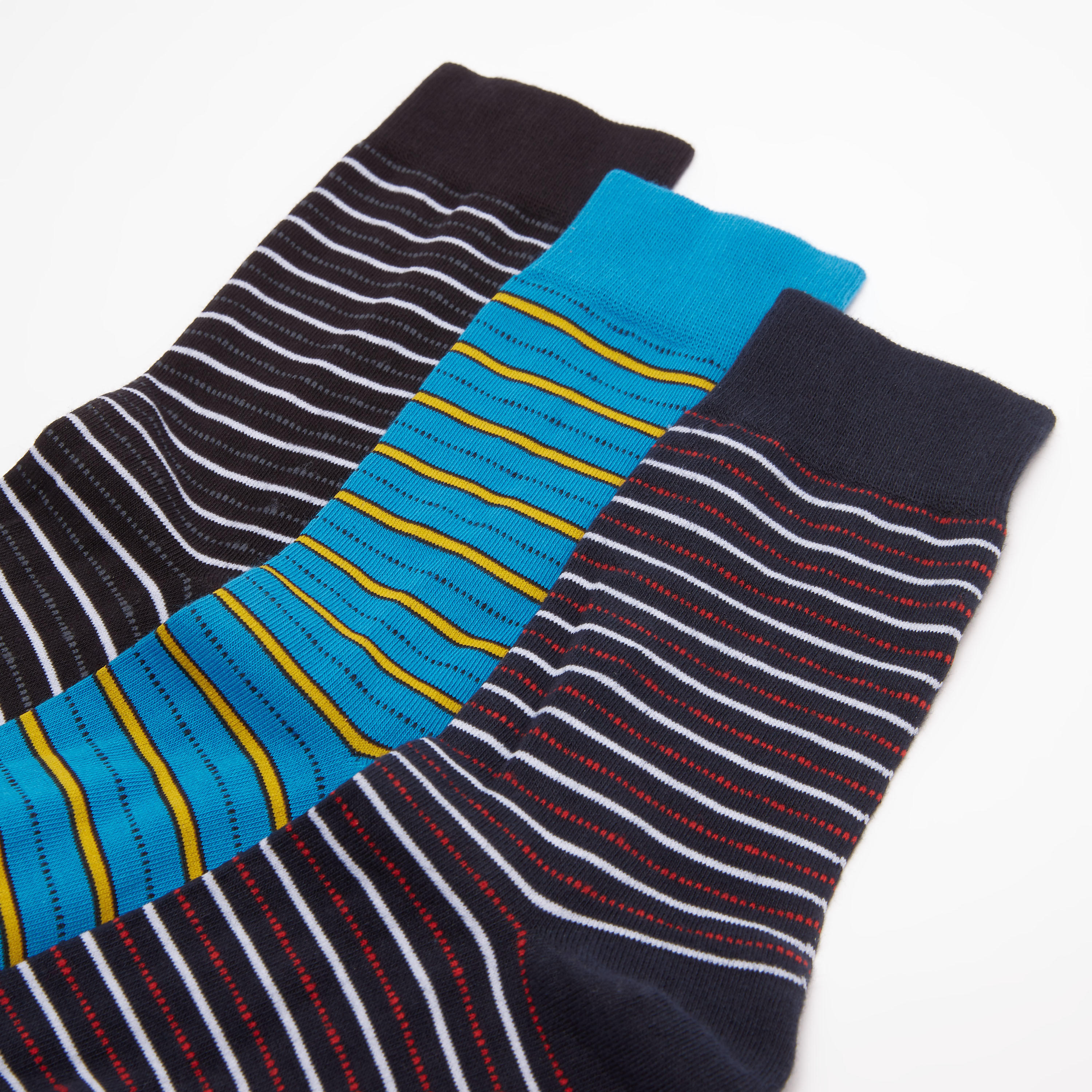 جوارب مقلّمة بطول أعلى الكاحل بحوّاف مطّاطية - طقم من 3 أزواج-men-socks-image-2