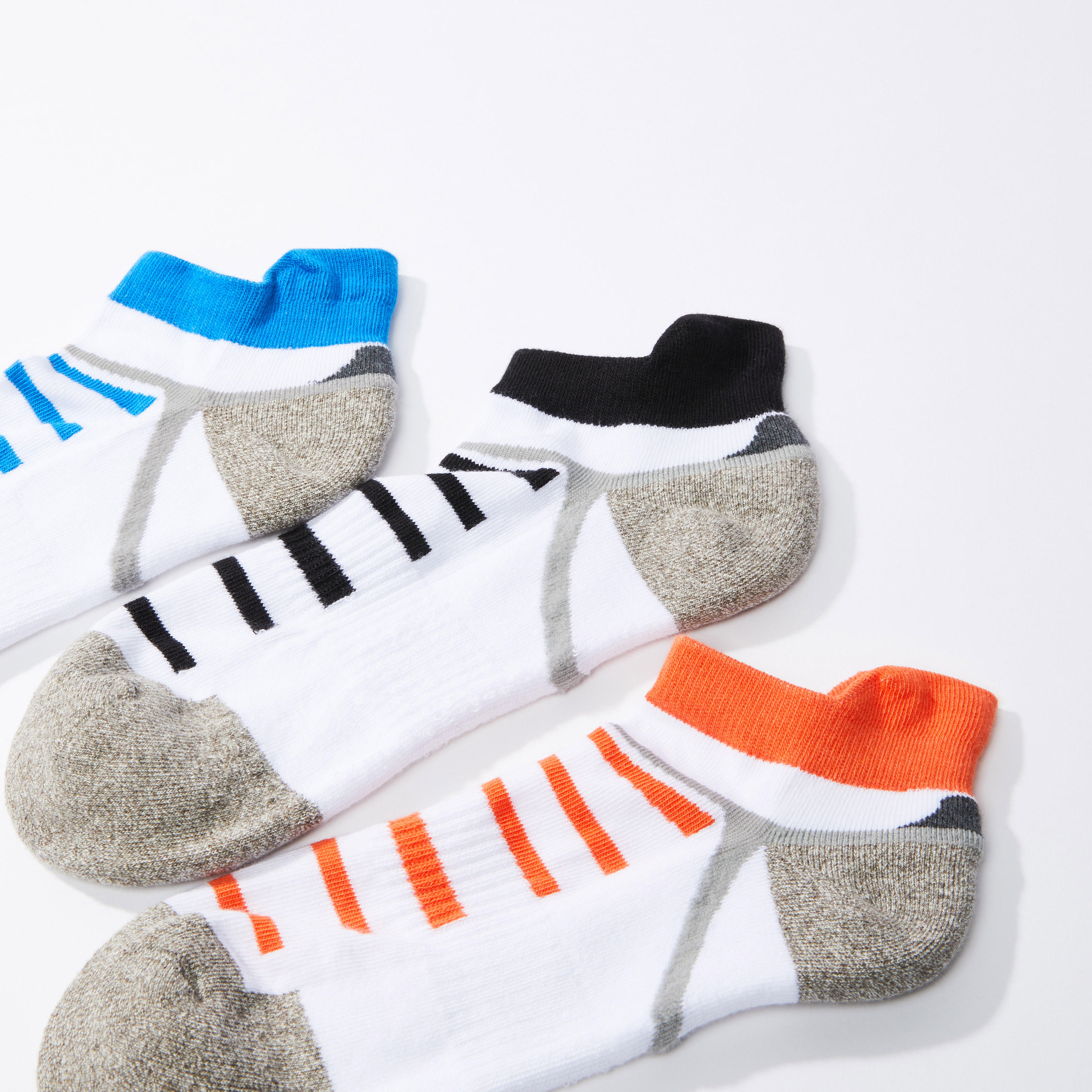 جوارب بارزة الملمس بطول الكاحل بحواف مضلّعة - طقم من 3 أزواج-men-socks-image-2