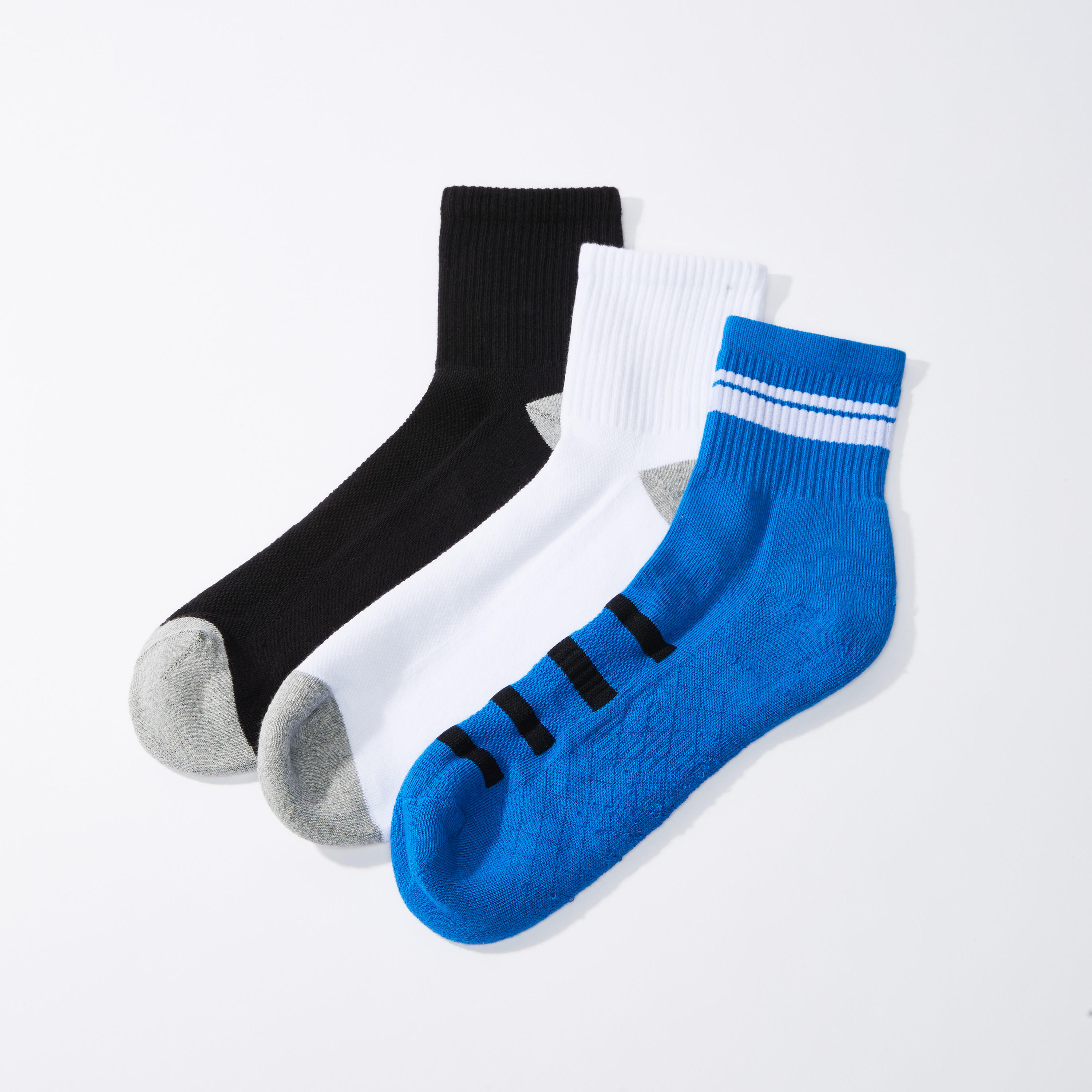 جوارب بارزة الملمس بطول الكاحل بحواف مضلّعة - طقم من 3 أزواج-men-socks-image-1