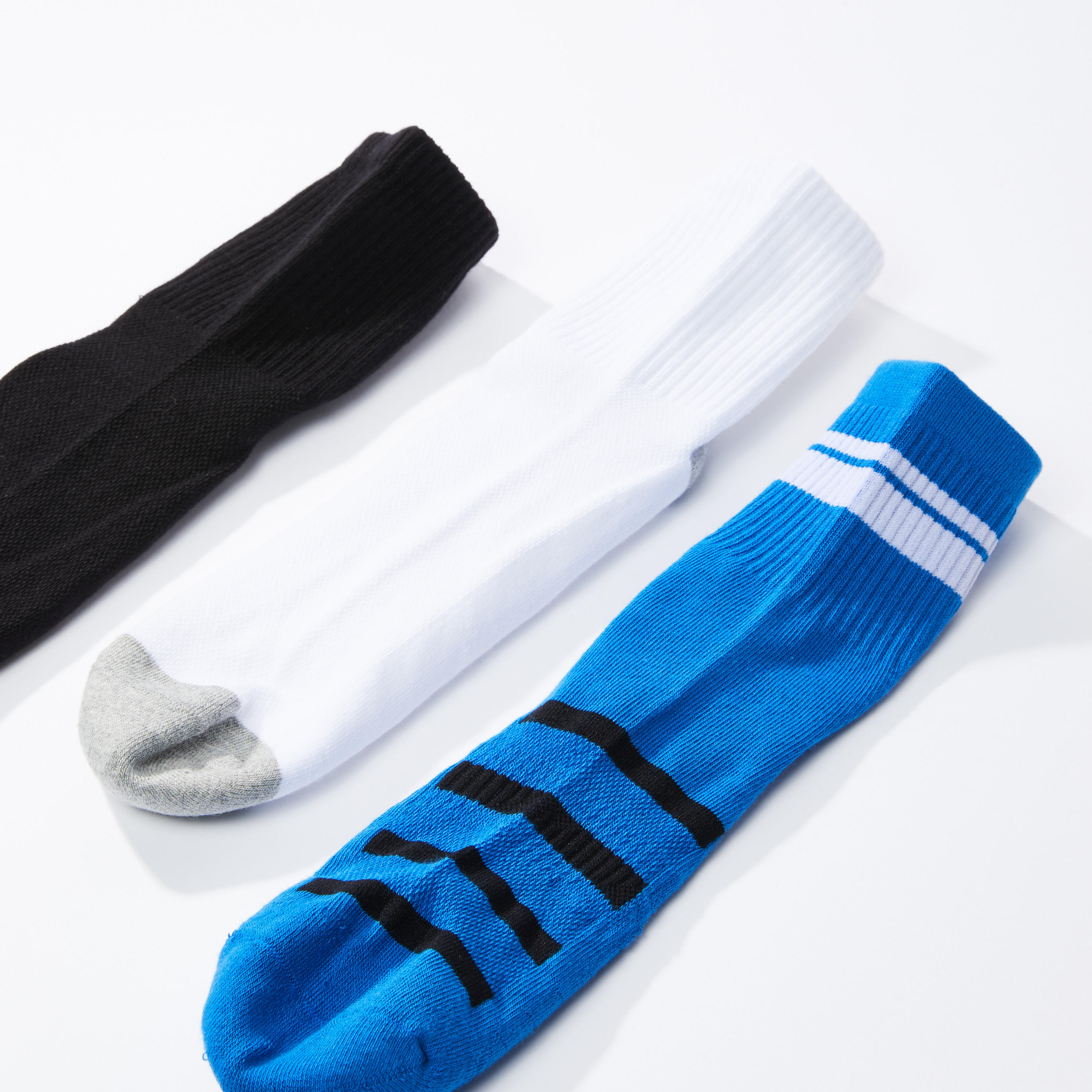 جوارب بارزة الملمس بطول الكاحل بحواف مضلّعة - طقم من 3 أزواج-men-socks-image-3