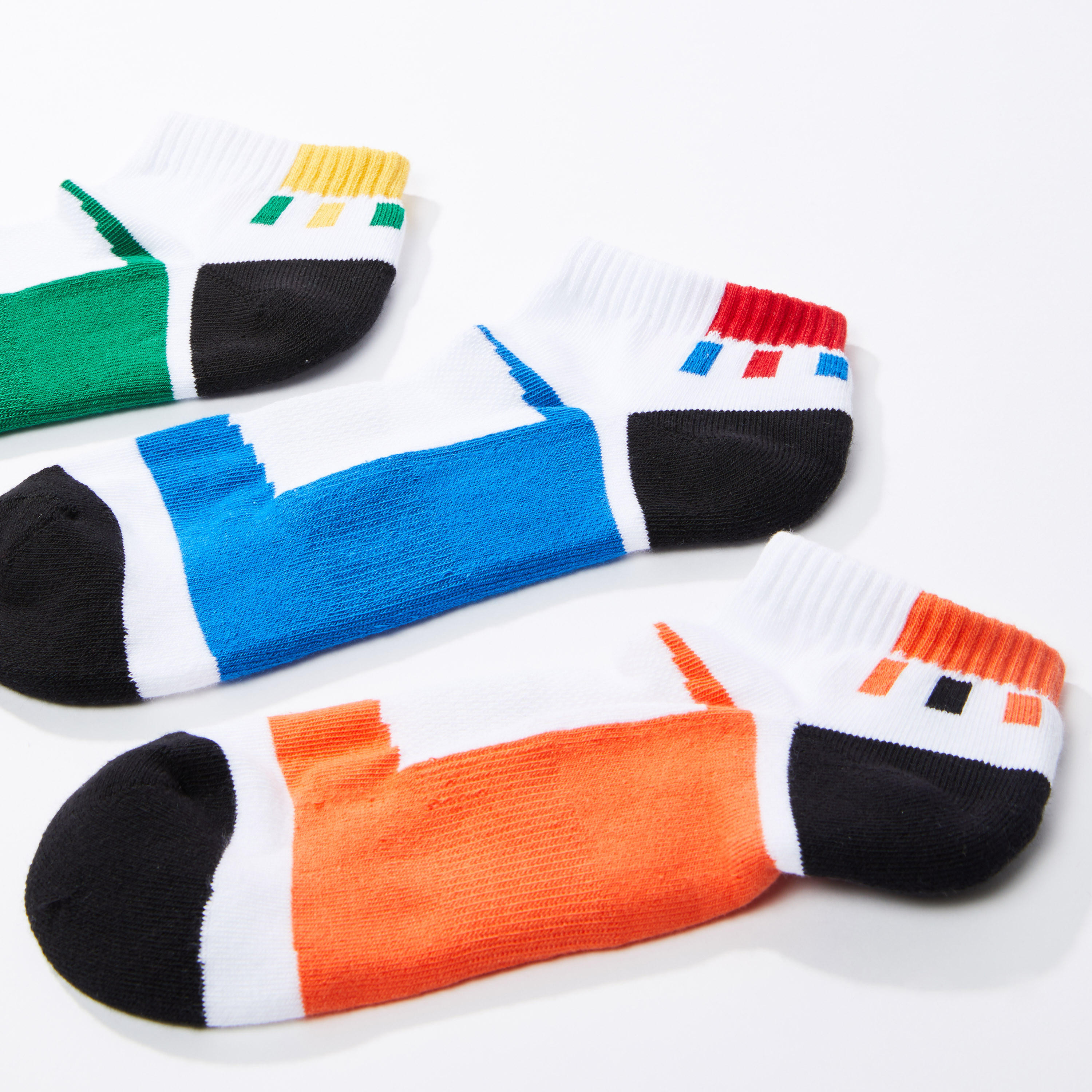 جوارب بارزة الملمس بطول الكاحل بحواف مضلّعة - طقم من 3 أزواج-men-socks-image-2
