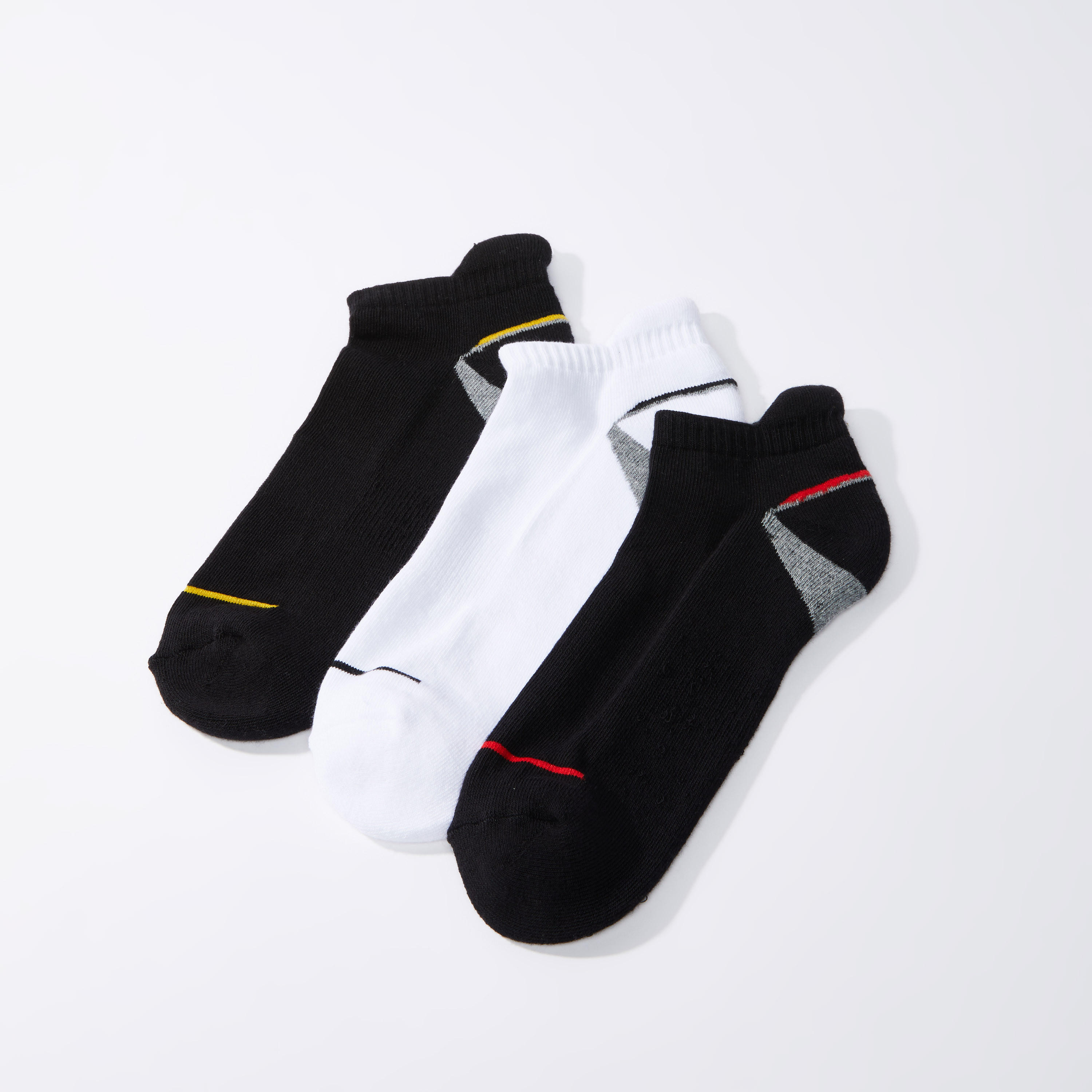 جوارب بارزة الملمس بطول الكاحل بحواف مضلّعة - طقم من 3 أزواج-men-socks-image-1