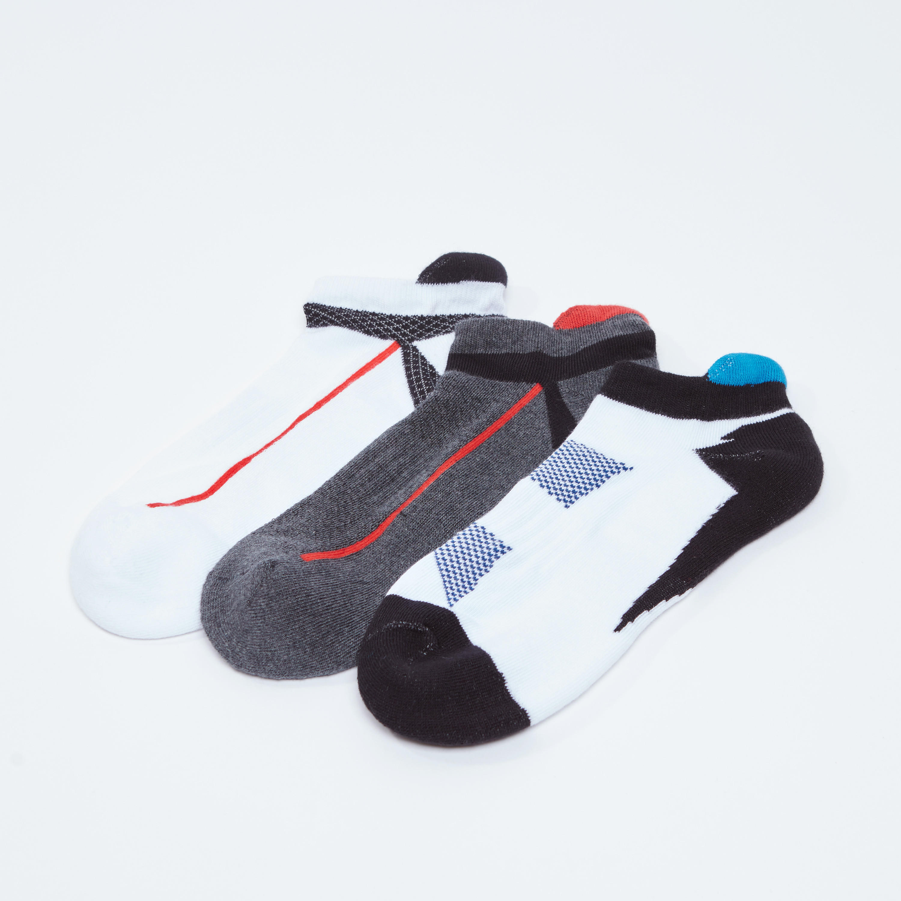 جوارب بطول الكاحل بحوّاف مطّاطية وطبعات - طقم من 3 أزواج-men-socks-image-2
