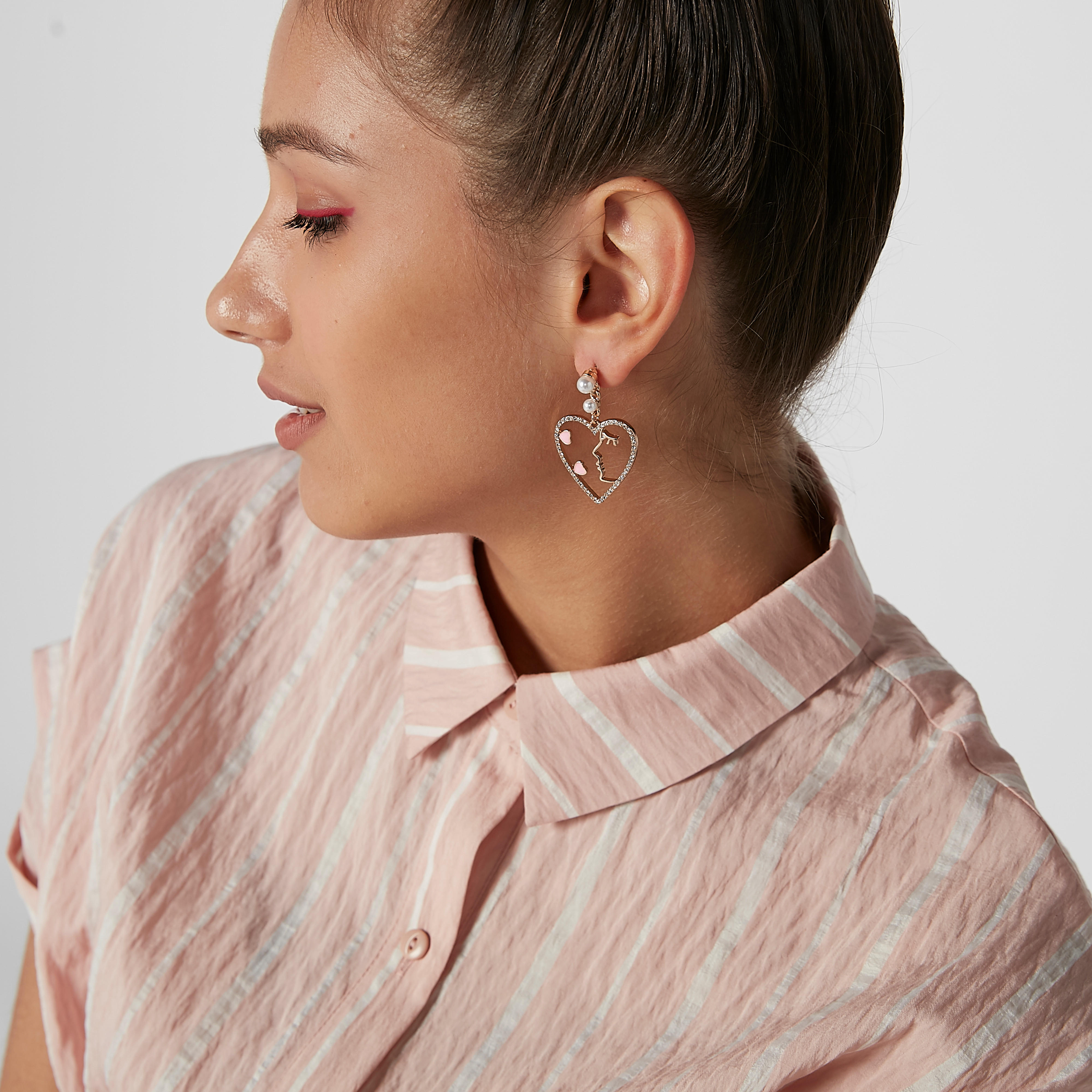 حلقان بدلّاية مزيّنة ومكبس إغلاق-women-watchesandjewellery-jewellery-earrings-image-2