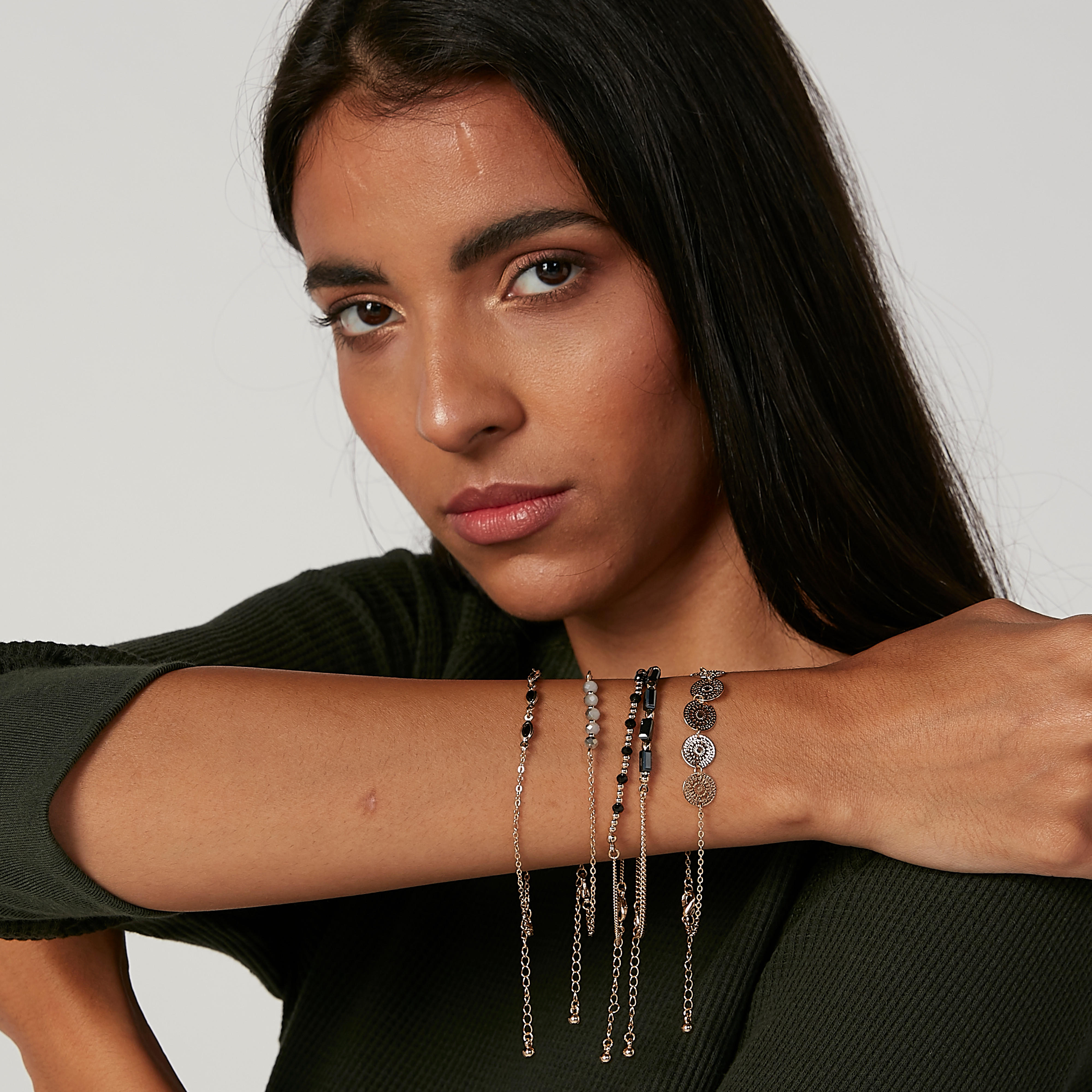 أساور مزينة بمشبك إغلاق - طقم من 5 قطع-women-watchesandjewellery-jewellery-banglesandbracelets-image-2