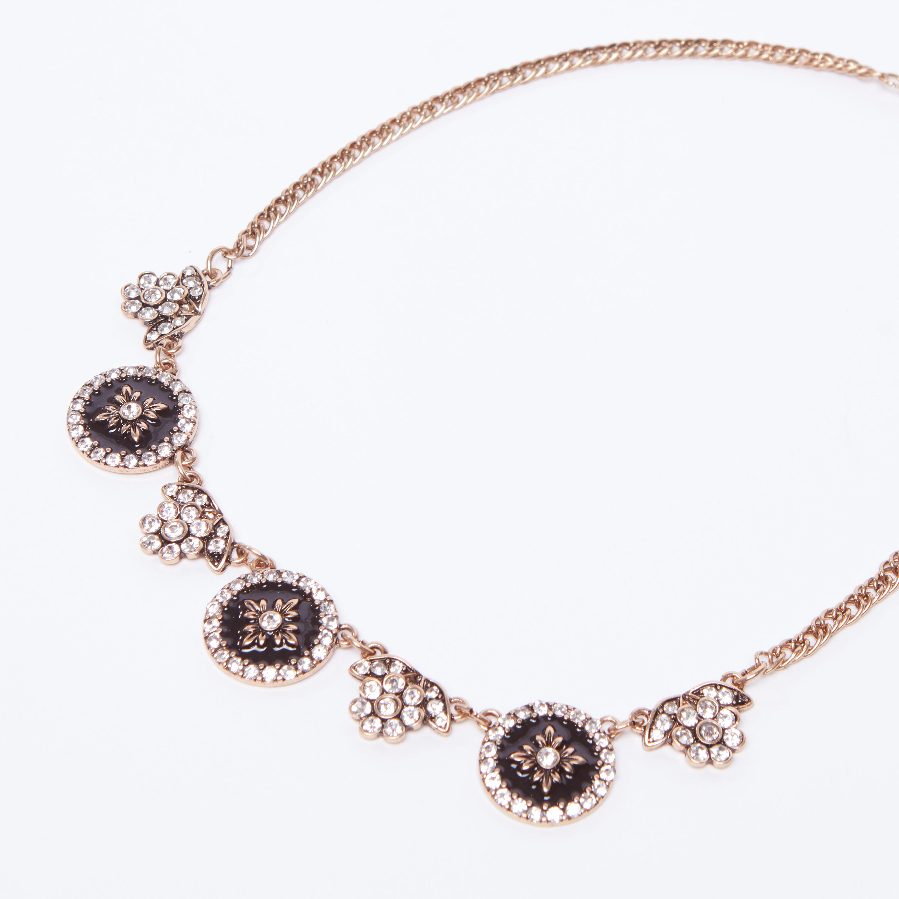 عقد مزيّن بمشبك إغلاق-women-watchesandjewellery-jewellery-necklacesandpendants-image-1