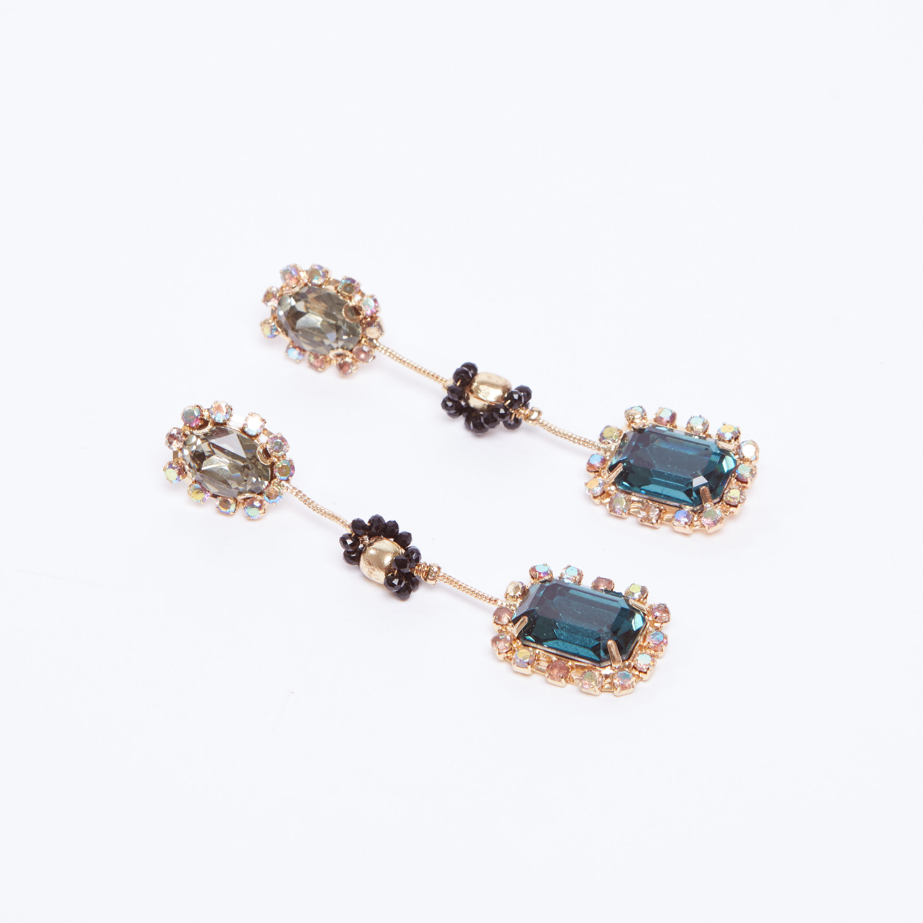 حلقان بدلّاية مزيّنة ومكبس إغلاق-women-watchesandjewellery-jewellery-earrings-image-3
