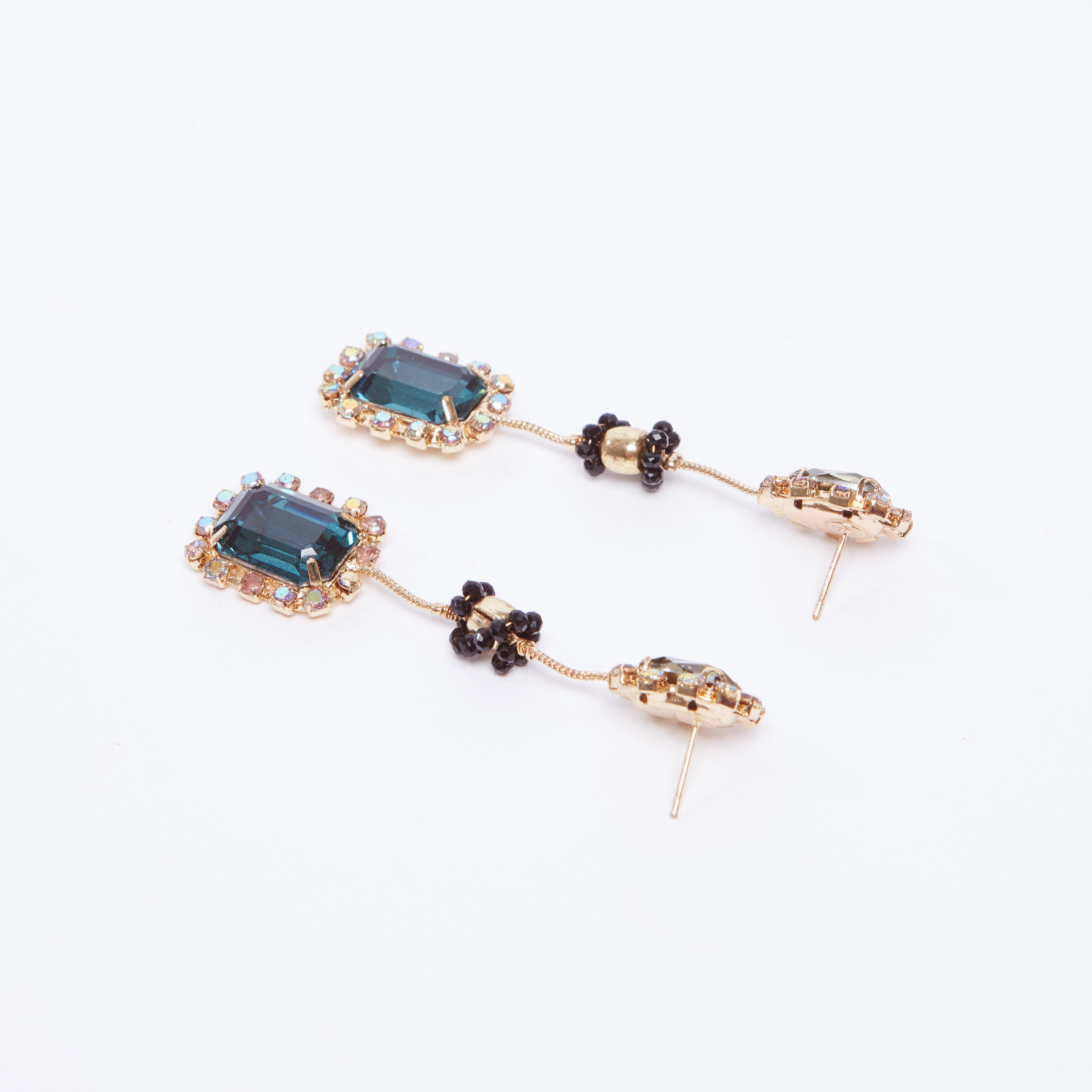 حلقان بدلّاية مزيّنة ومكبس إغلاق-women-watchesandjewellery-jewellery-earrings-image-1