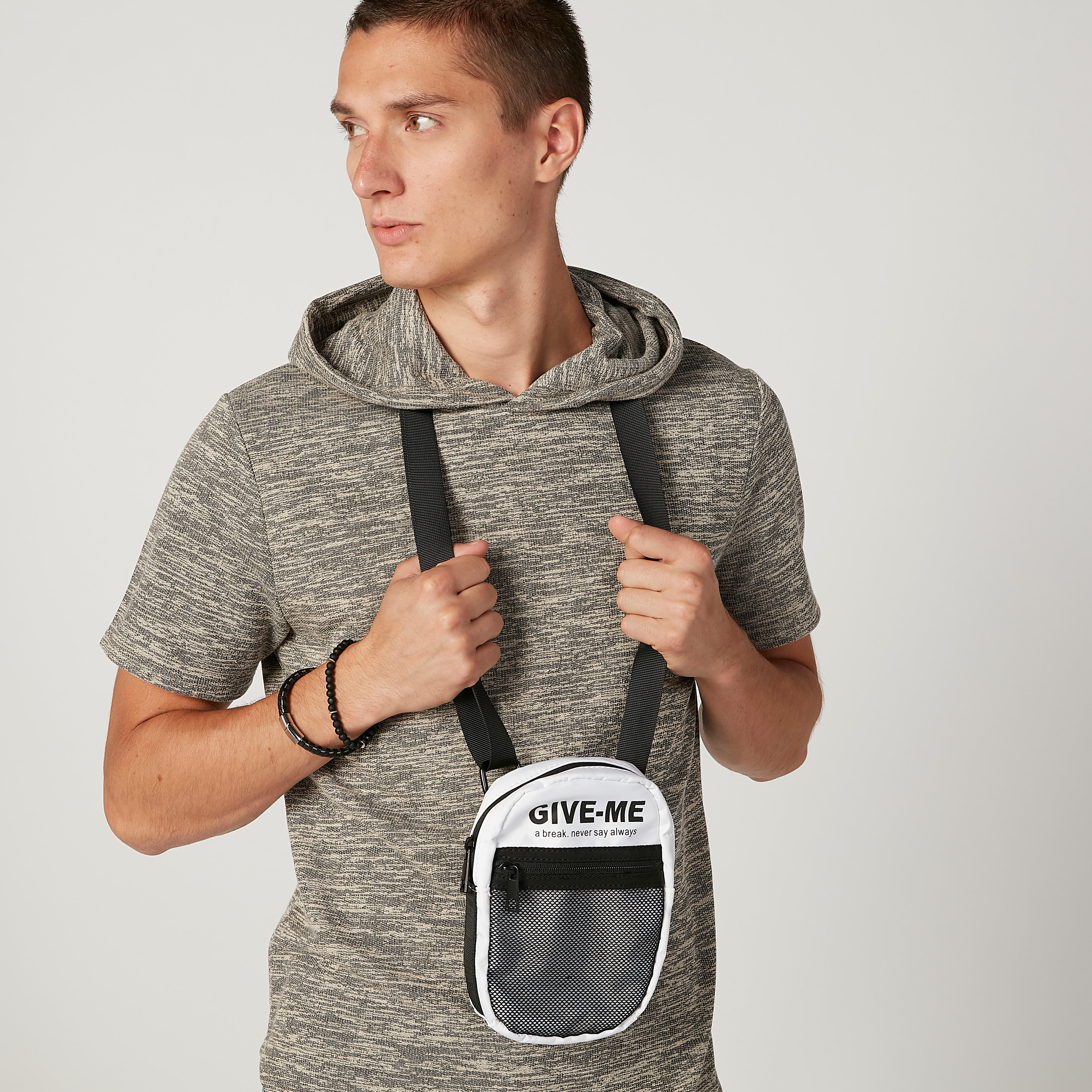 شنطة ماسنجر بسحّاب إغلاق وحمالات قابلة للتعديل وطبعات-men-bags-image-2
