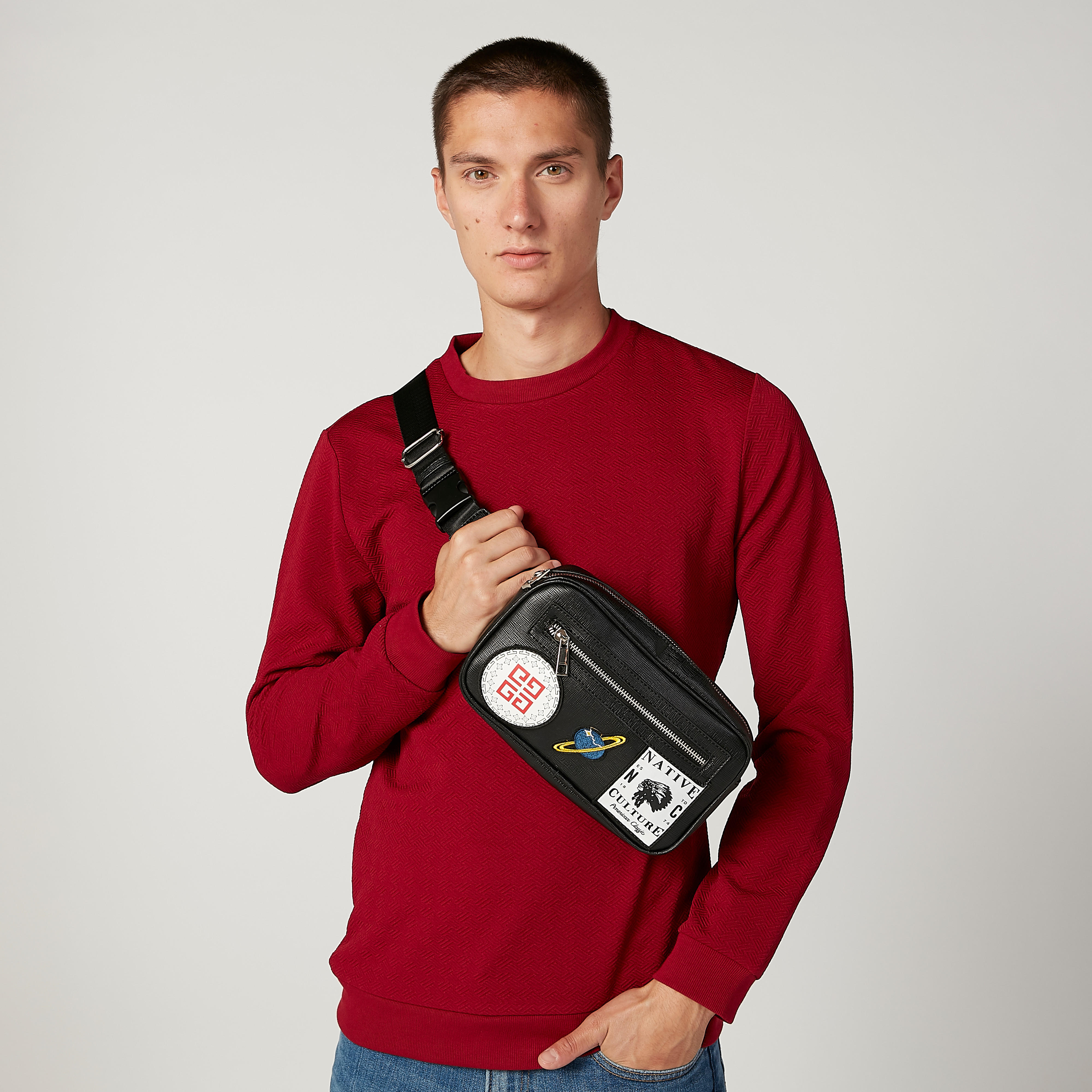 شنطة كروس بودي بسحاب إغلاق وحمّالة قابل للتعديل وطبعات-men-bags-image-4