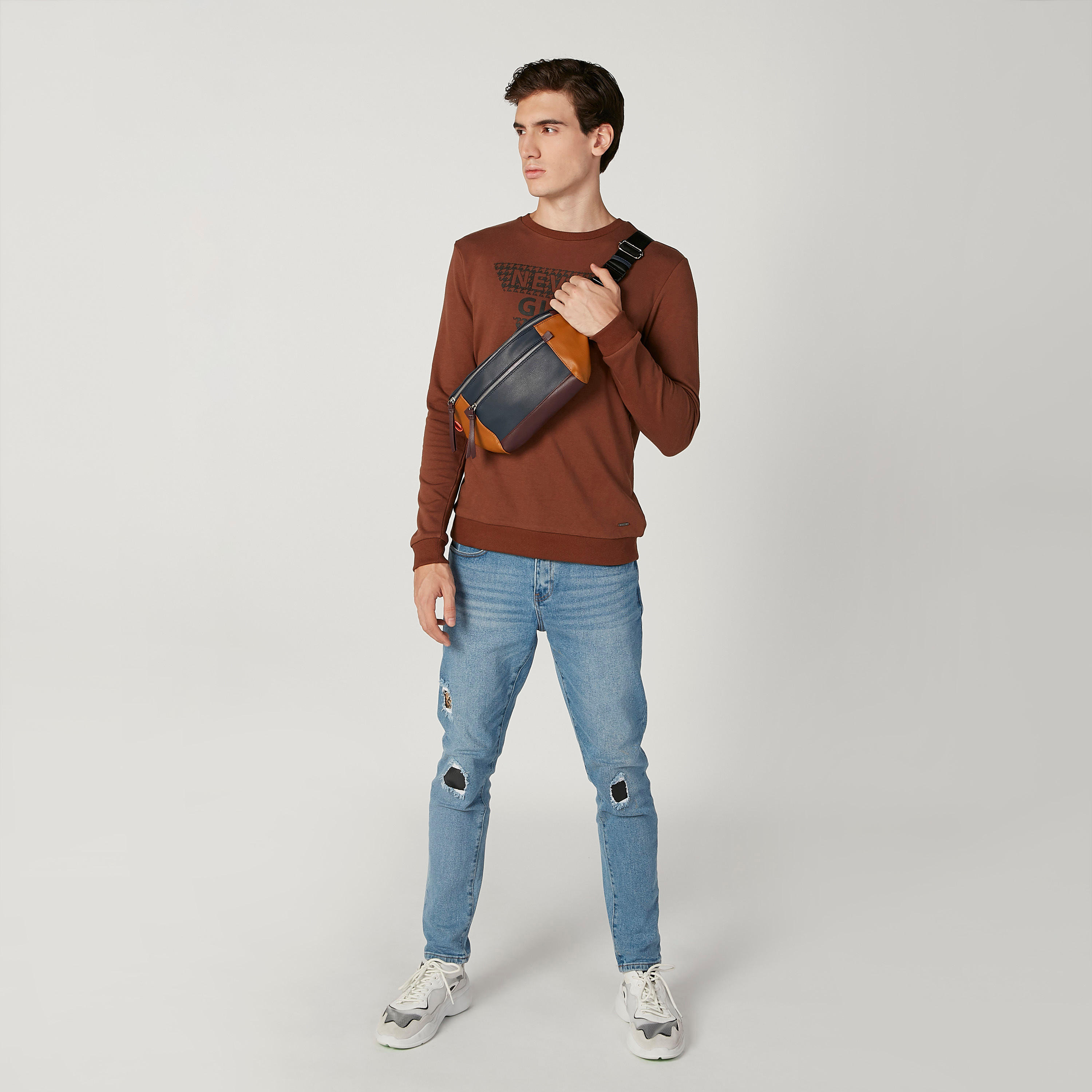 حقيبة خصر بارزة الملمس بسحّاب إغلاق وحزام قابل للتعديل-men-bags-image-2