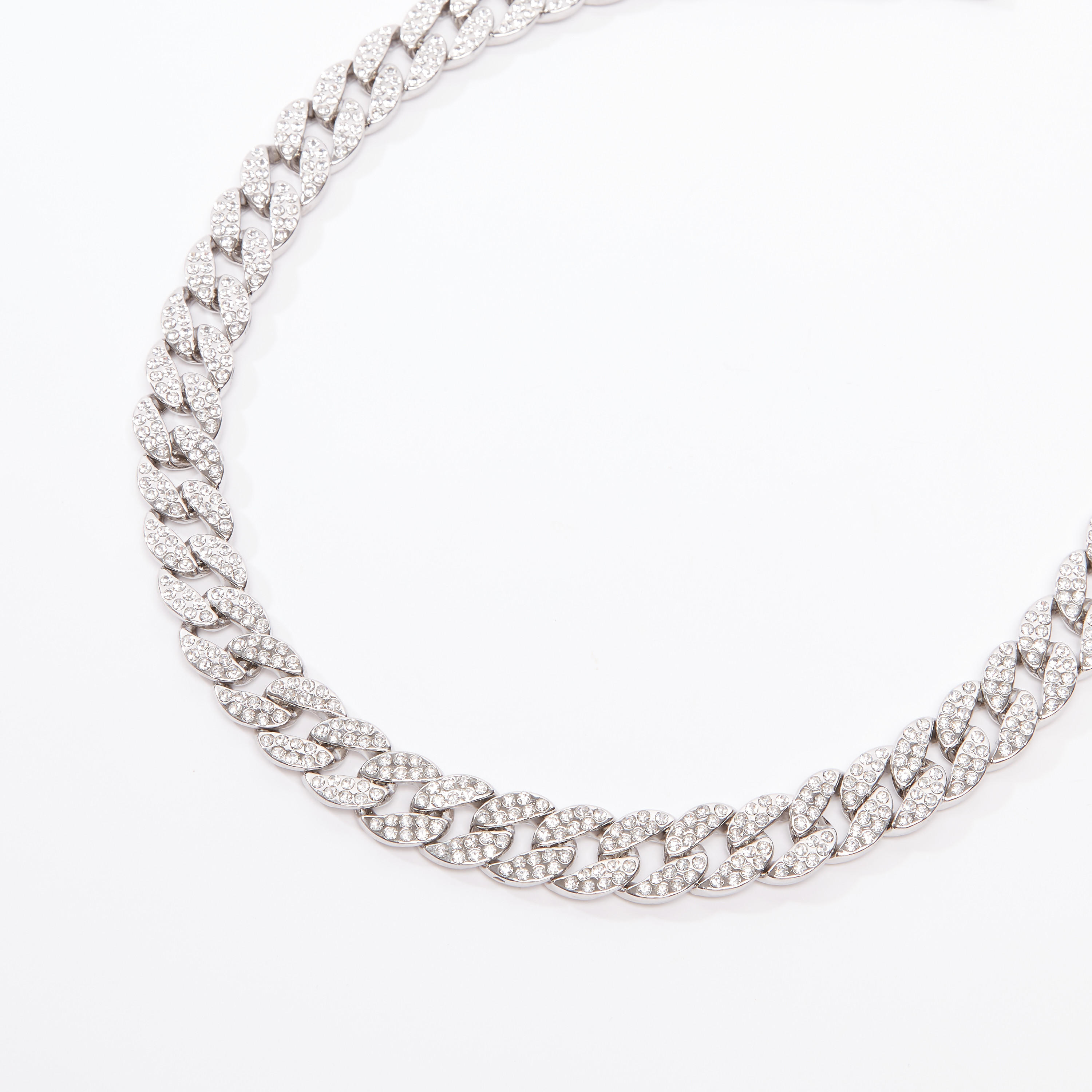 قلادة مرصّعة بدلّاية ومشبك إغلاق-men-watchesandjewellery-necklacesandpendants-image-1