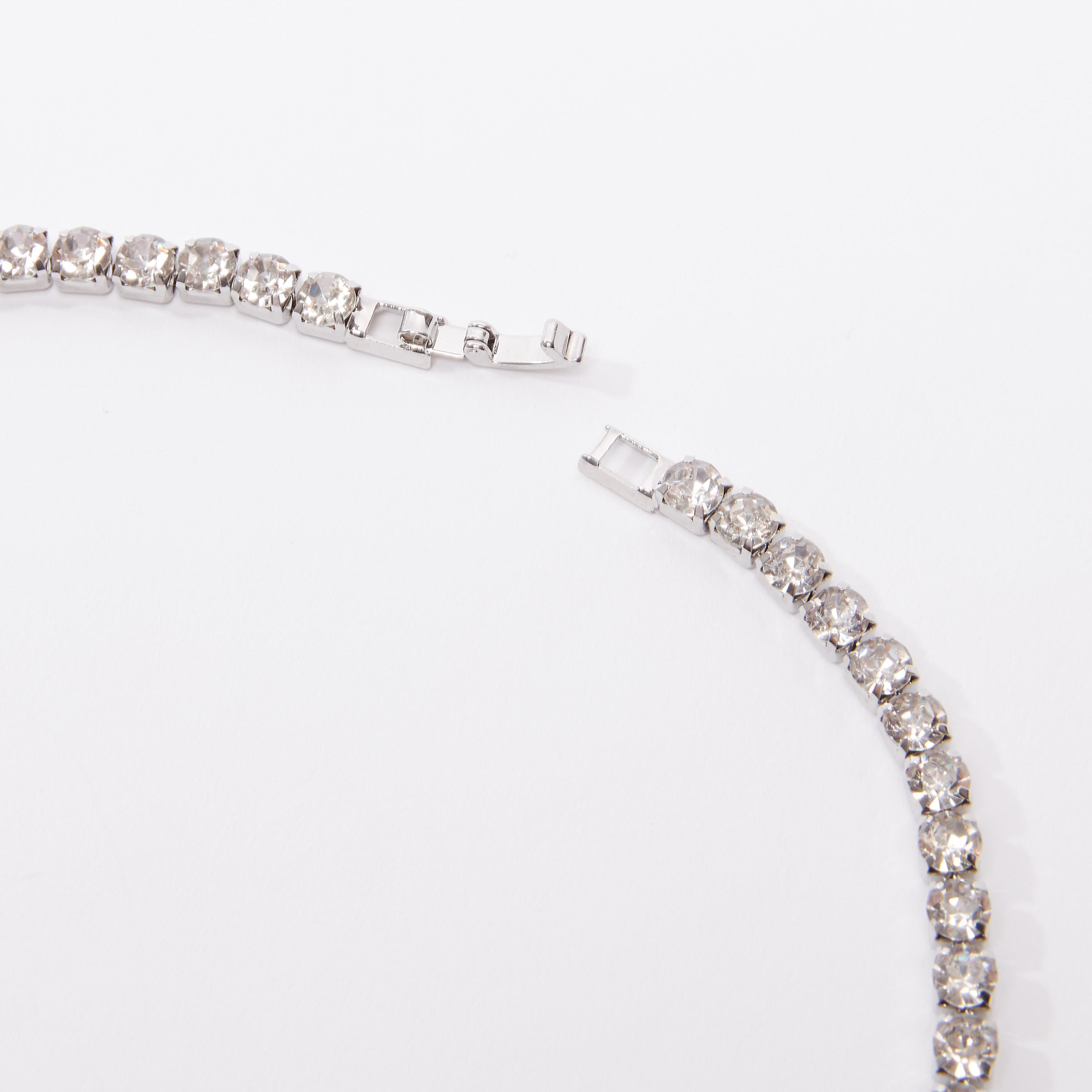 قلادة مرصّعة بدلّاية ومشبك إغلاق-men-watchesandjewellery-necklacesandpendants-image-1