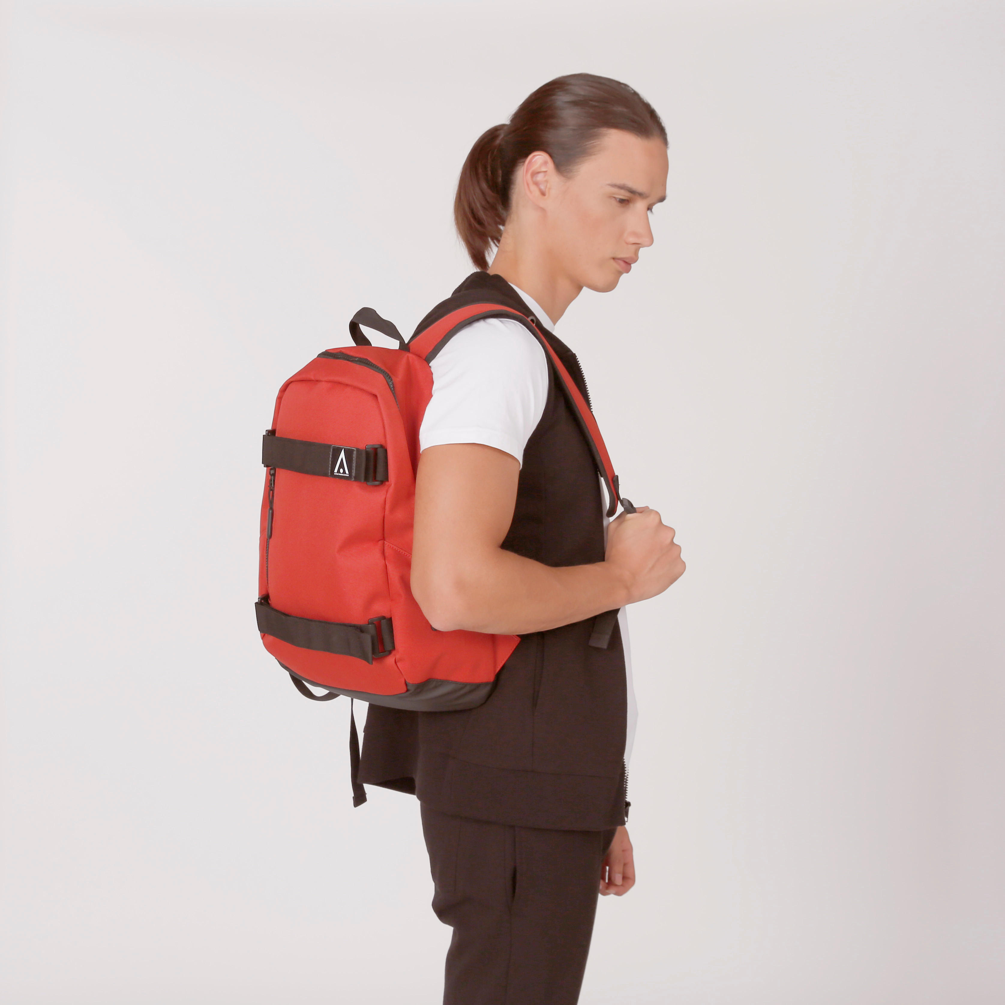 شنطة ظهر بارزة الملمس بسحّاب إغلاق وحمّالات قابلة للتعديل-men-bags-image-5
