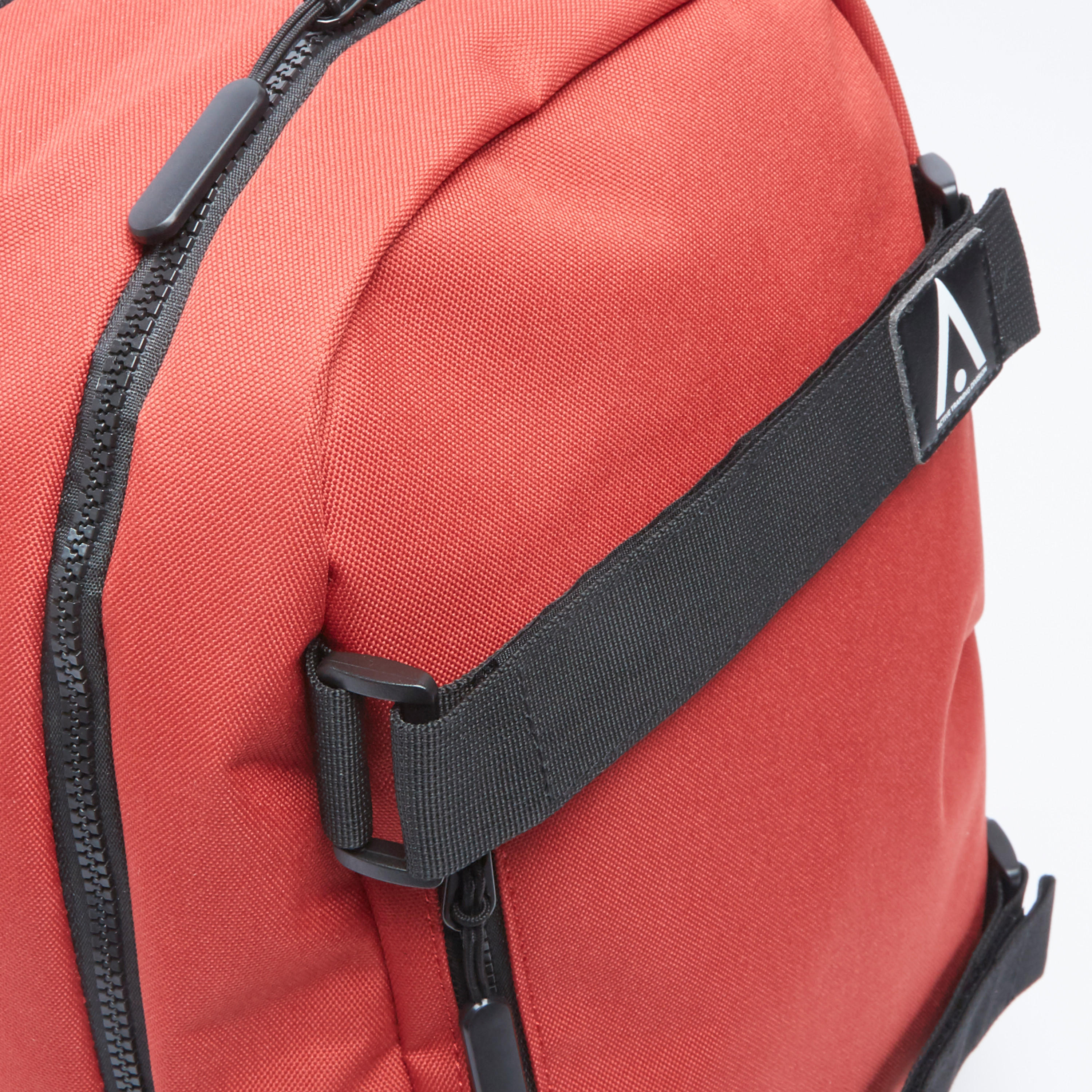 شنطة ظهر بارزة الملمس بسحّاب إغلاق وحمّالات قابلة للتعديل-men-bags-image-2