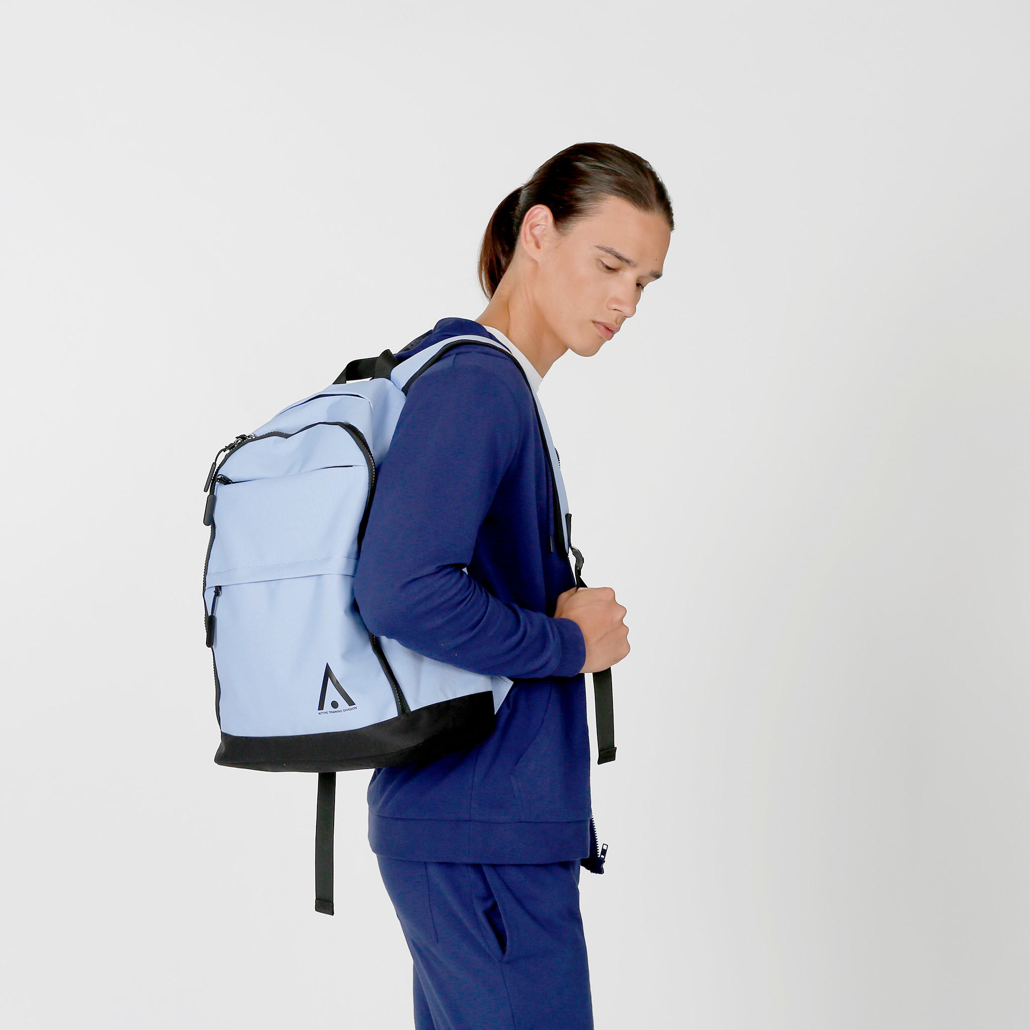 شنطة ظهر بارزة الملمس بسحّاب إغلاق وحمّالات قابلة للتعديل-men-bags-image-2