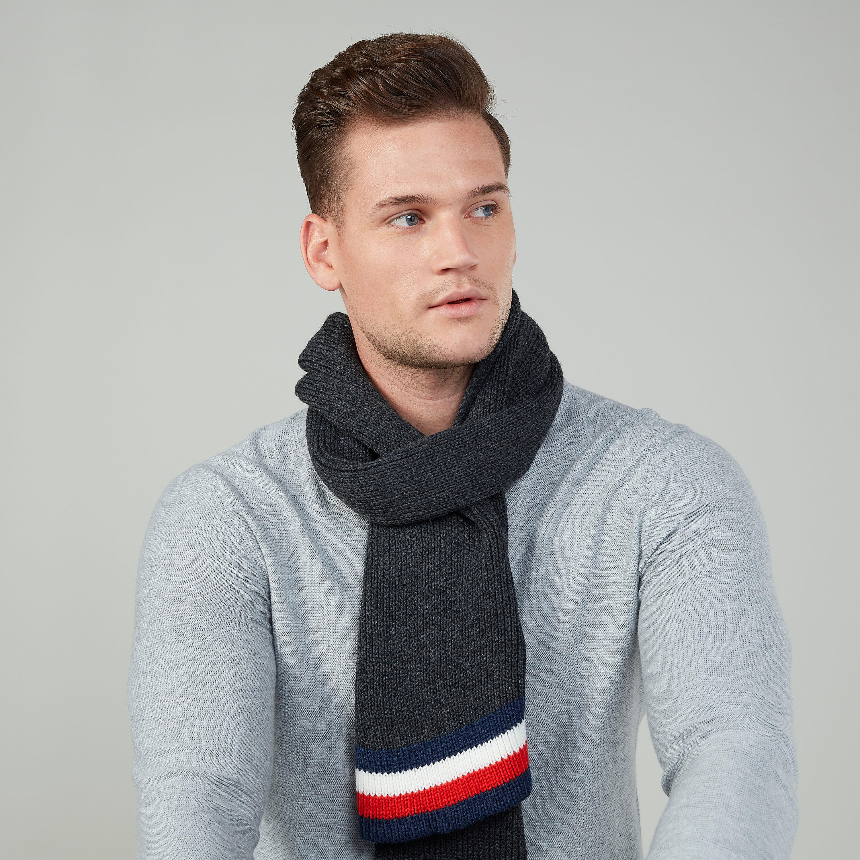 وشاح بارز الملمس بتفاصيل مقلّمة من كابا-men-scarvesandgloves-image-2