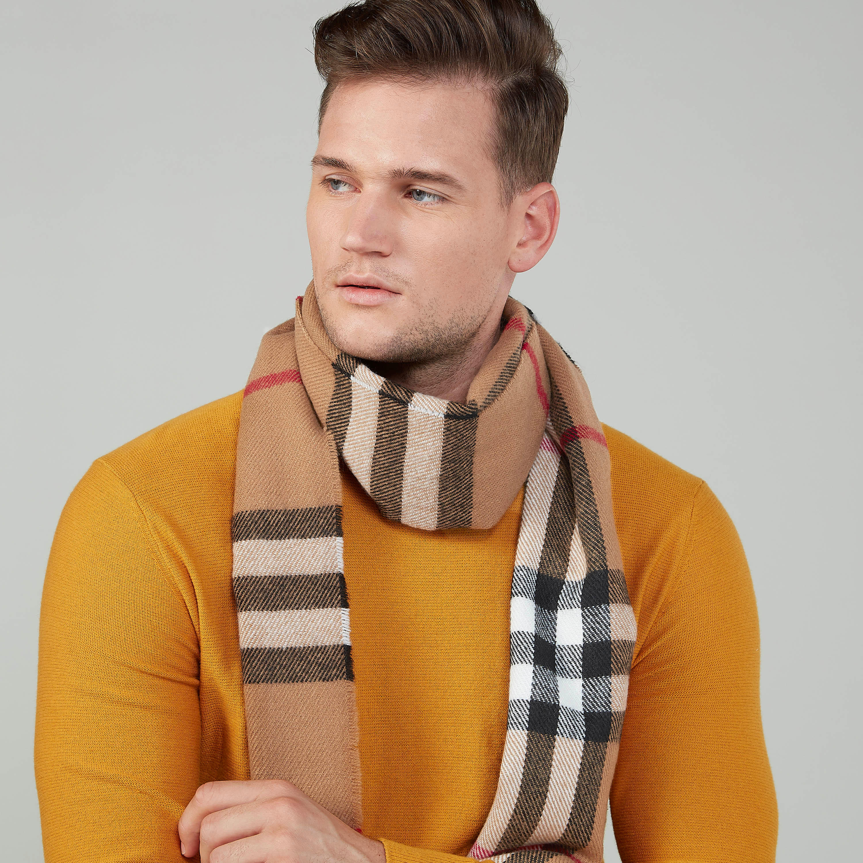 وشاح كاروهات بشراشيب-men-scarvesandgloves-image-2