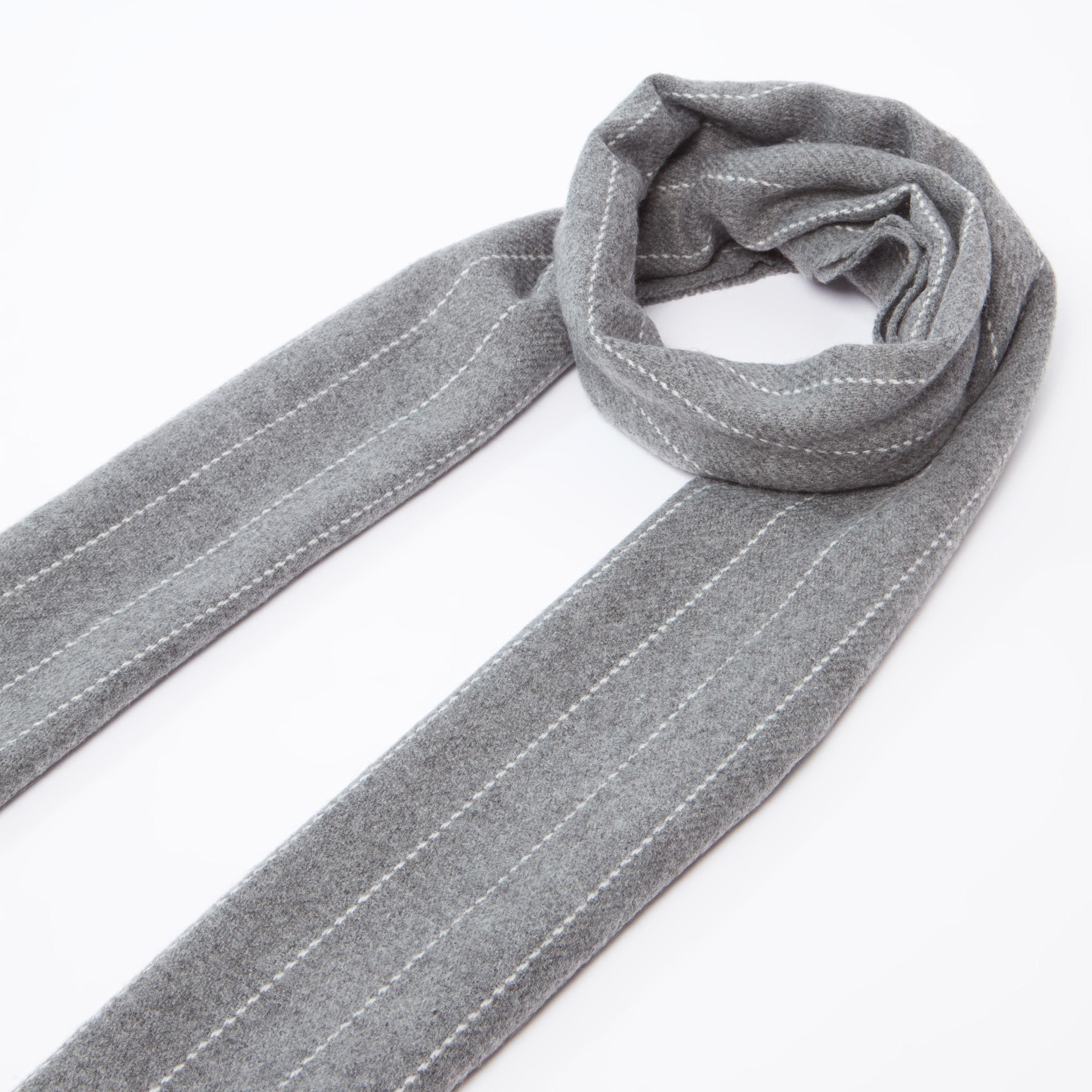 وشاح مقلّم  بشراشيب-men-scarvesandgloves-image-1
