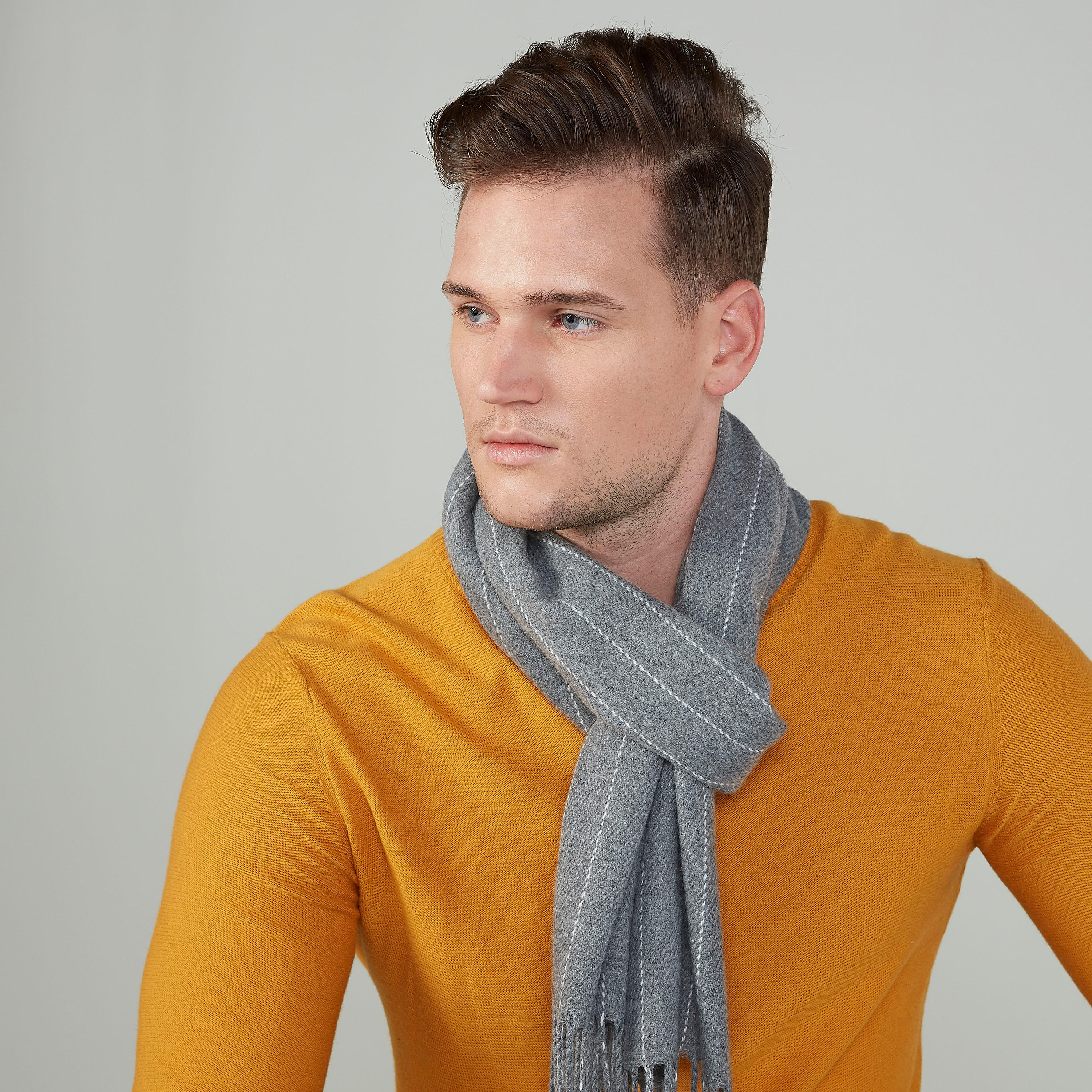 وشاح مقلّم  بشراشيب-men-scarvesandgloves-image-2