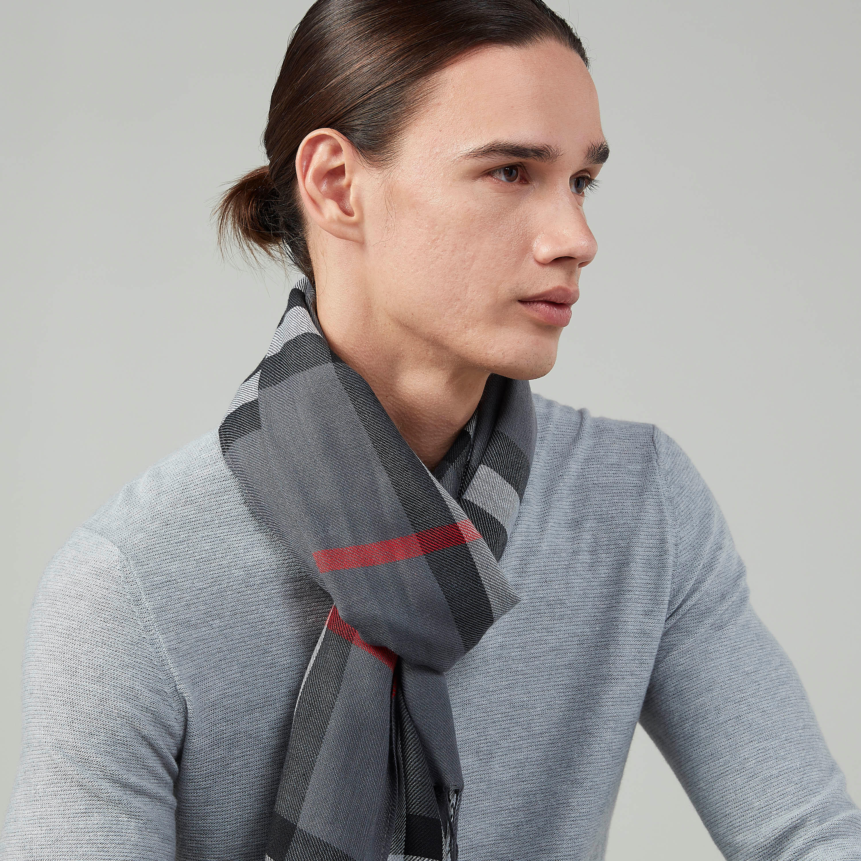 وشاح مربعات بشراشيب-men-scarvesandgloves-image-2