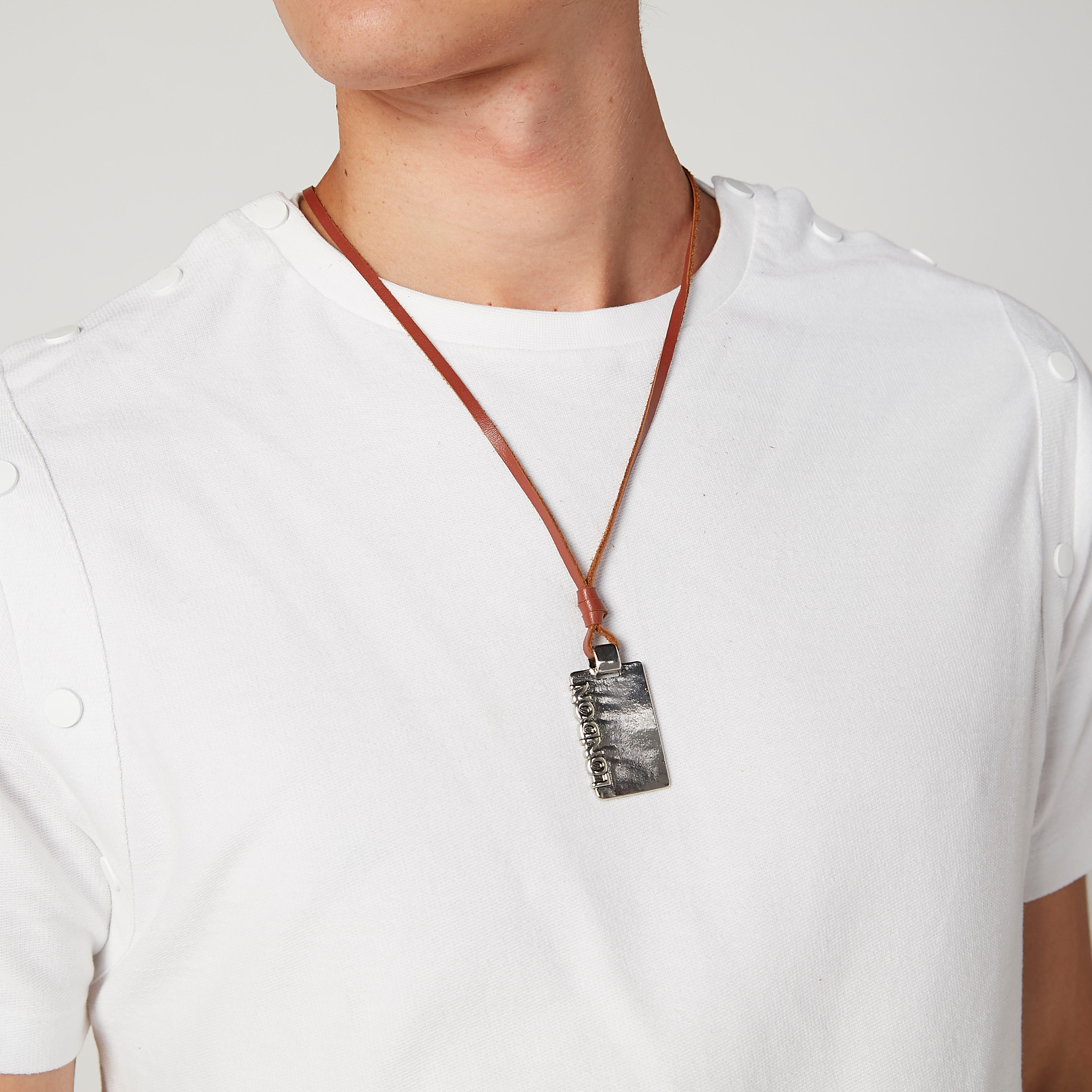 عقد بدلّاية ميتاليك وأربطة-men-watchesandjewellery-necklacesandpendants-image-3