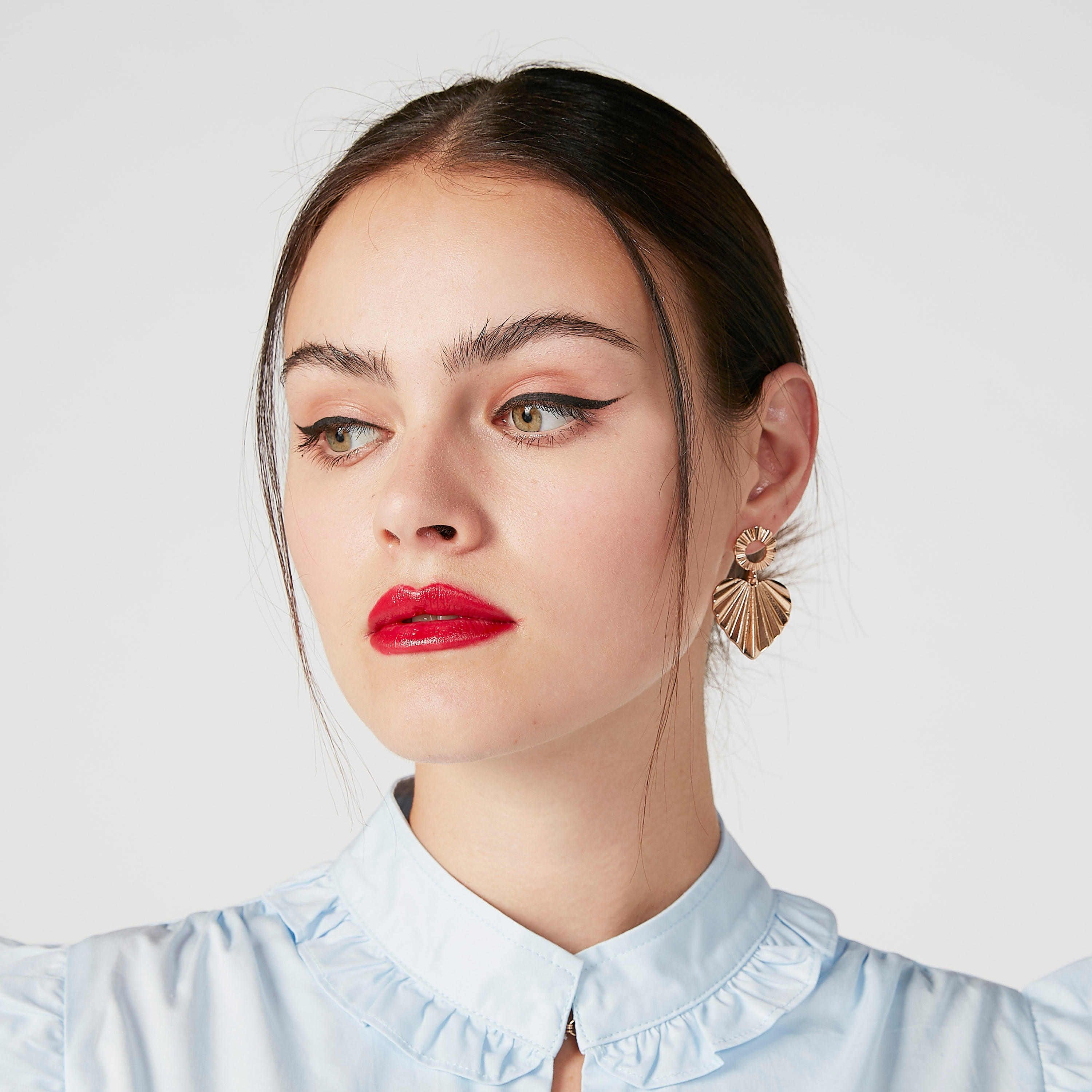 حلق بدلّاية بارزة الملمس ومكبس إغلاق-women-watchesandjewellery-jewellery-earrings-image-3
