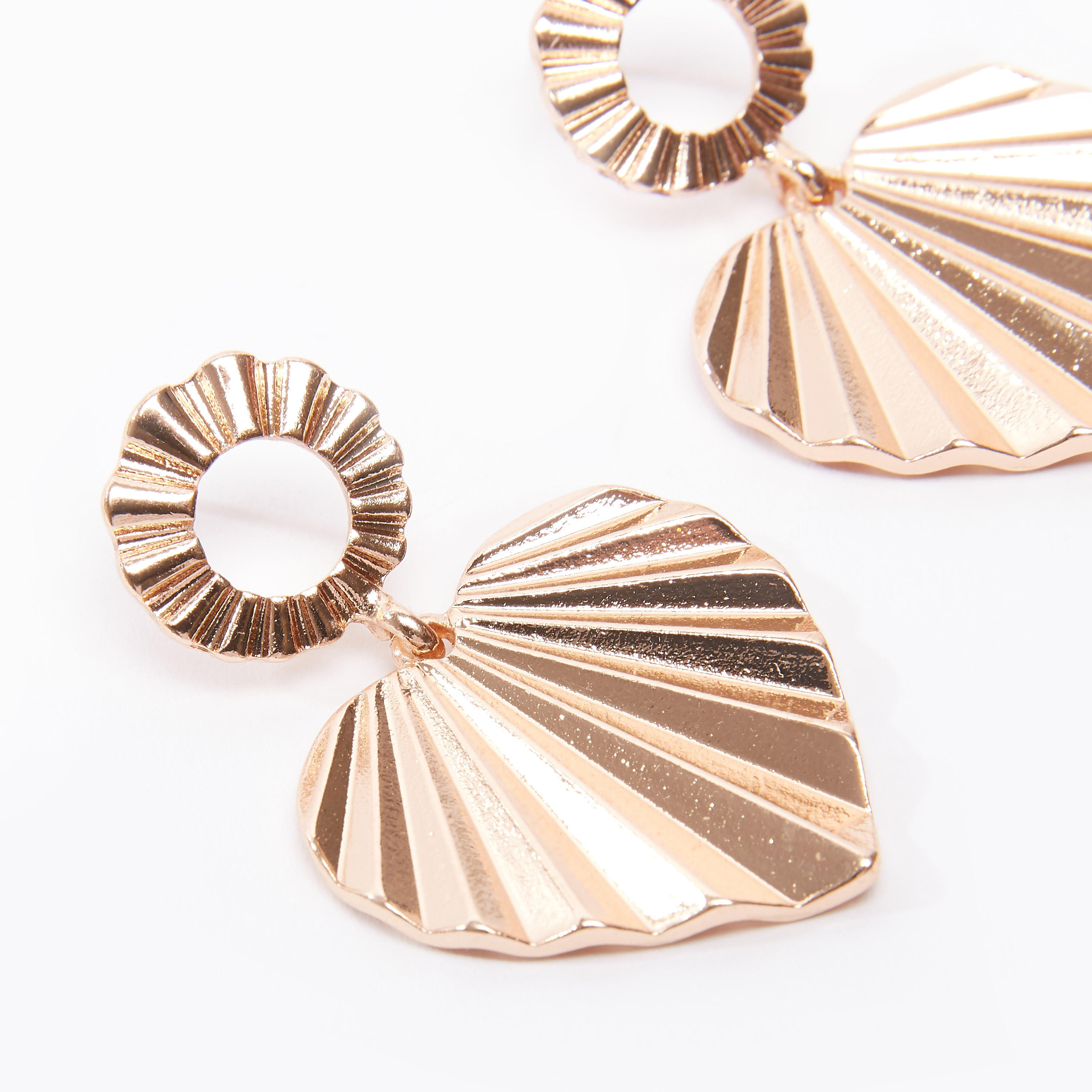 حلق بدلّاية بارزة الملمس ومكبس إغلاق-women-watchesandjewellery-jewellery-earrings-image-2