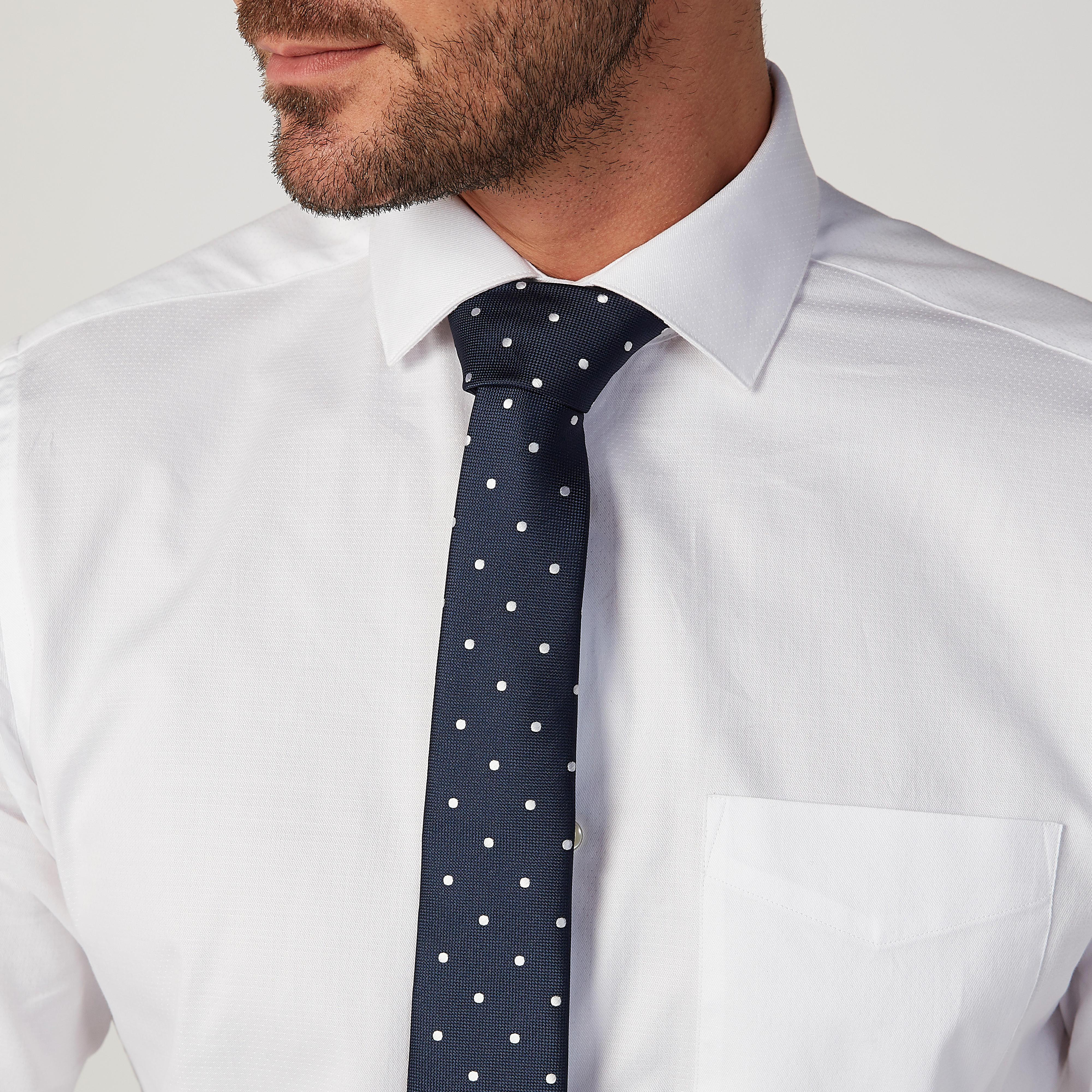ربطة عنق عادية بطبعات منقّطة وحلقة تثبيت-men-tiesandcufflinks-pocketsquares-image-3
