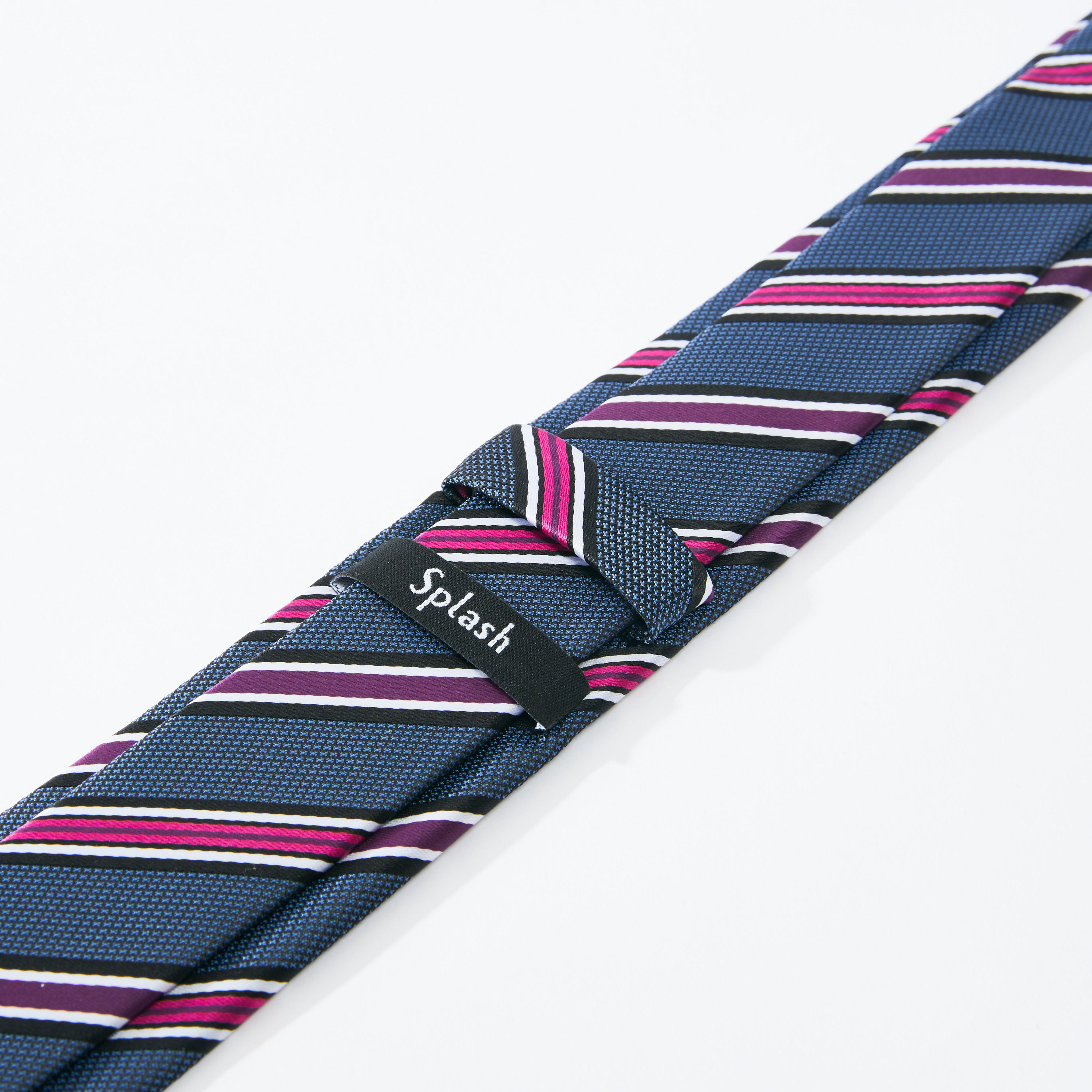 ربطة عنق عادية مقلّمة بحلقة تثبيت-men-tiesandcufflinks-pocketsquares-image-2