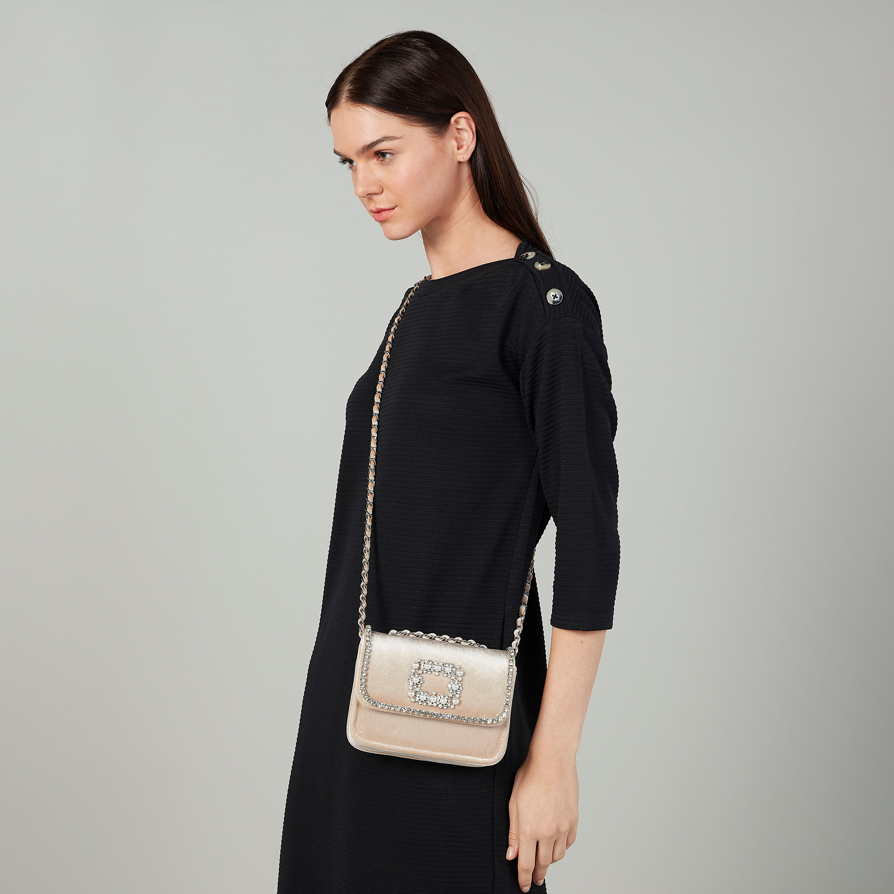 شنطة ساتشيل مزّينة بزر إغلاق مغناطيسي وسلسلة ميتاليك-women-bagsandwallets-handbags-image-2