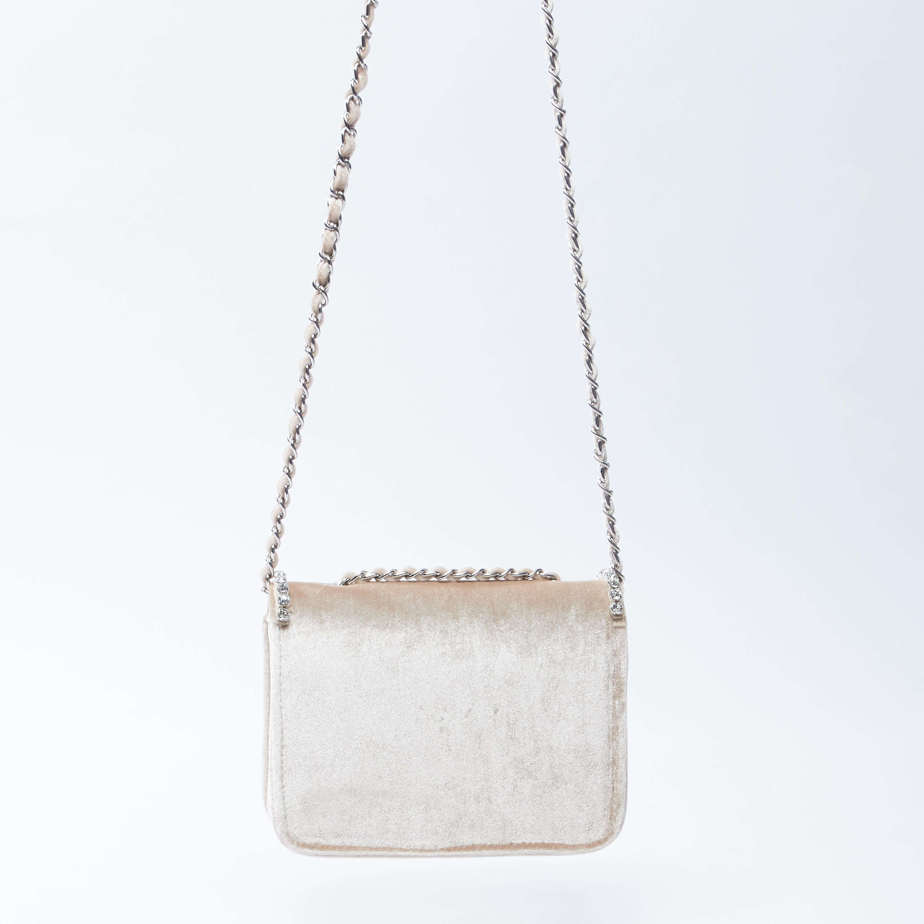 شنطة ساتشيل مزّينة بزر إغلاق مغناطيسي وسلسلة ميتاليك-women-bagsandwallets-handbags-image-4