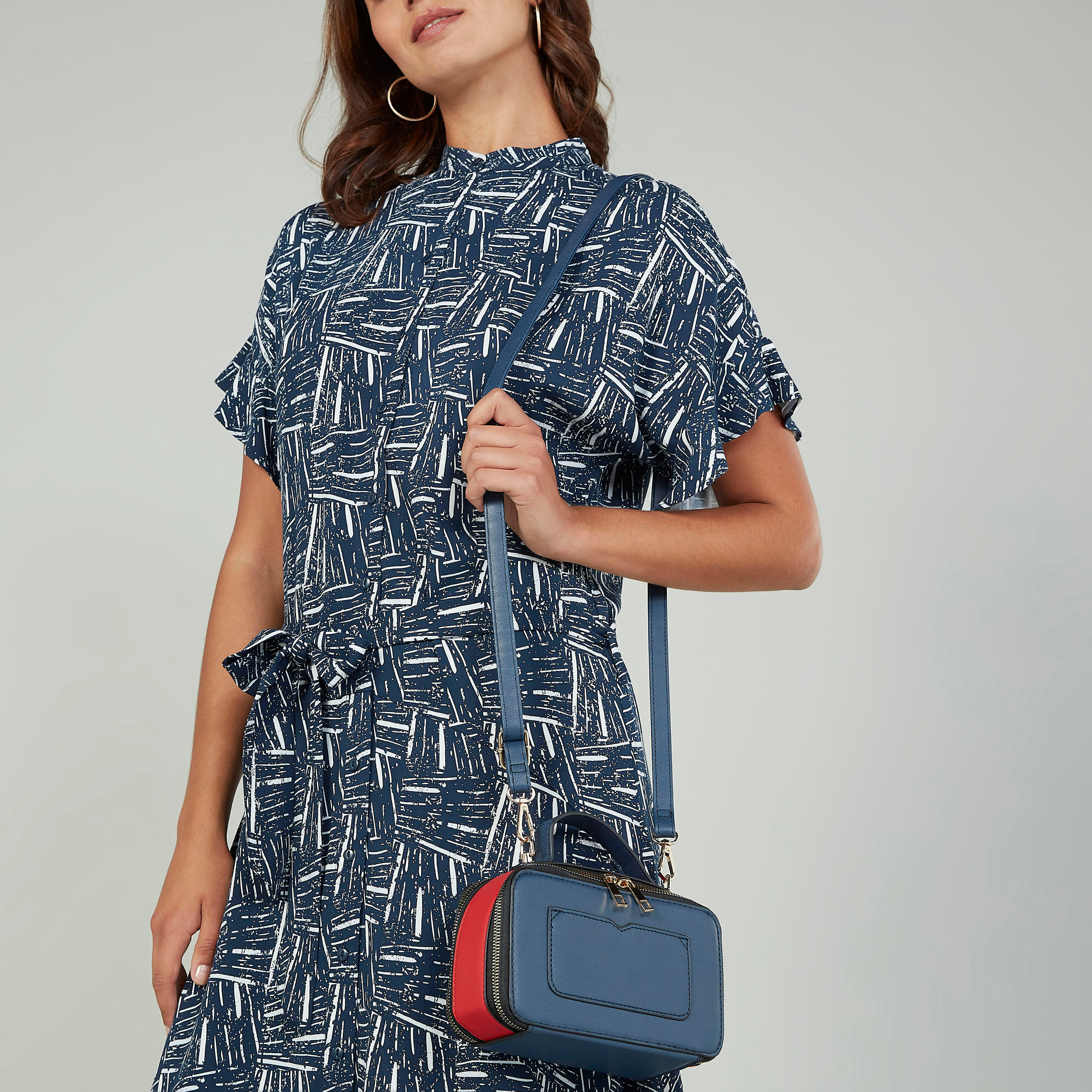 شنطة كروس بودي بقوالب ملونة وحزام قابل للتعديل ومقبض علوي-women-bagsandwallets-handbags-image-2