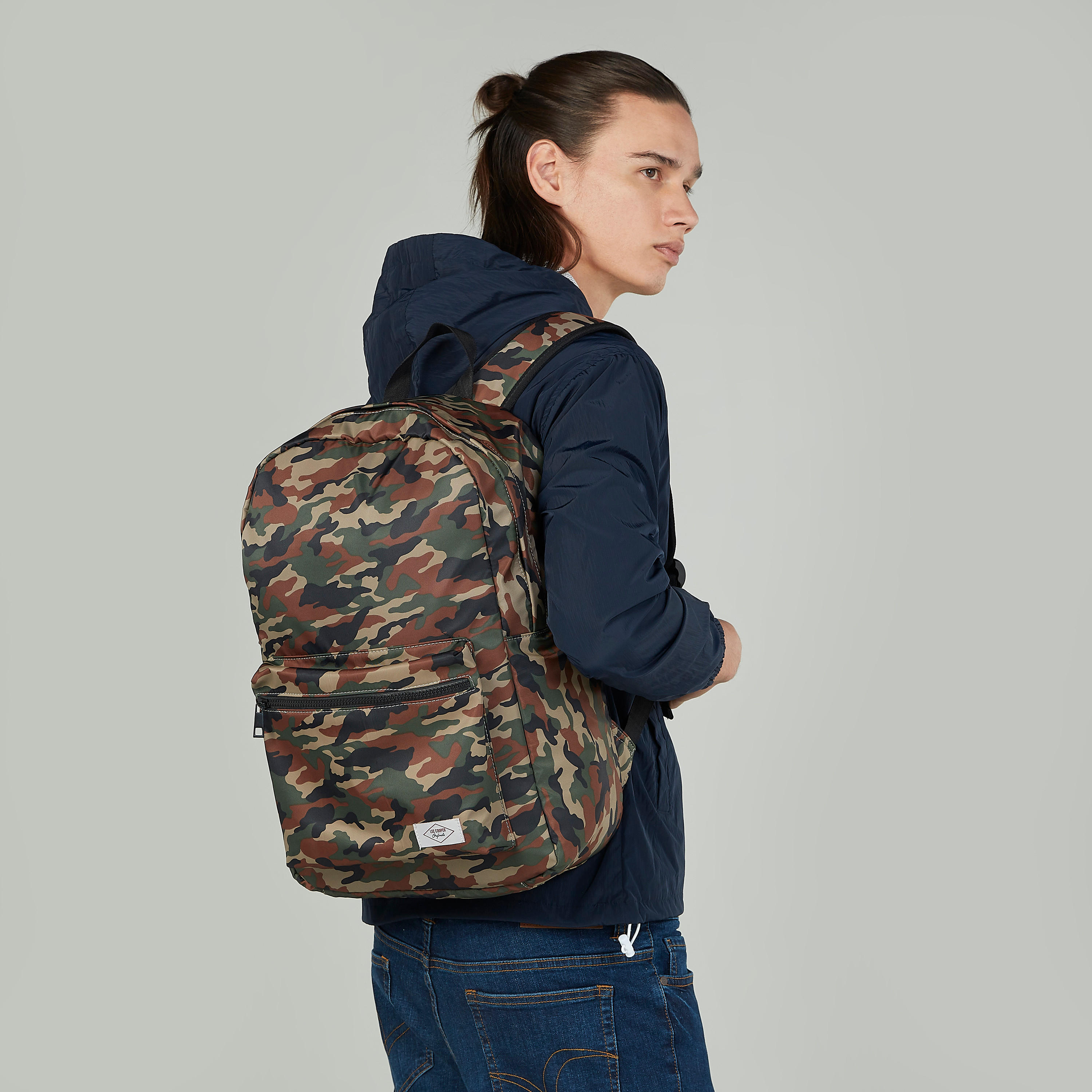 شنطة ظهر بحمّالات كتف قابلة للتعديل وطبعات مموّهة من لي كوبر-men-bags-image-4