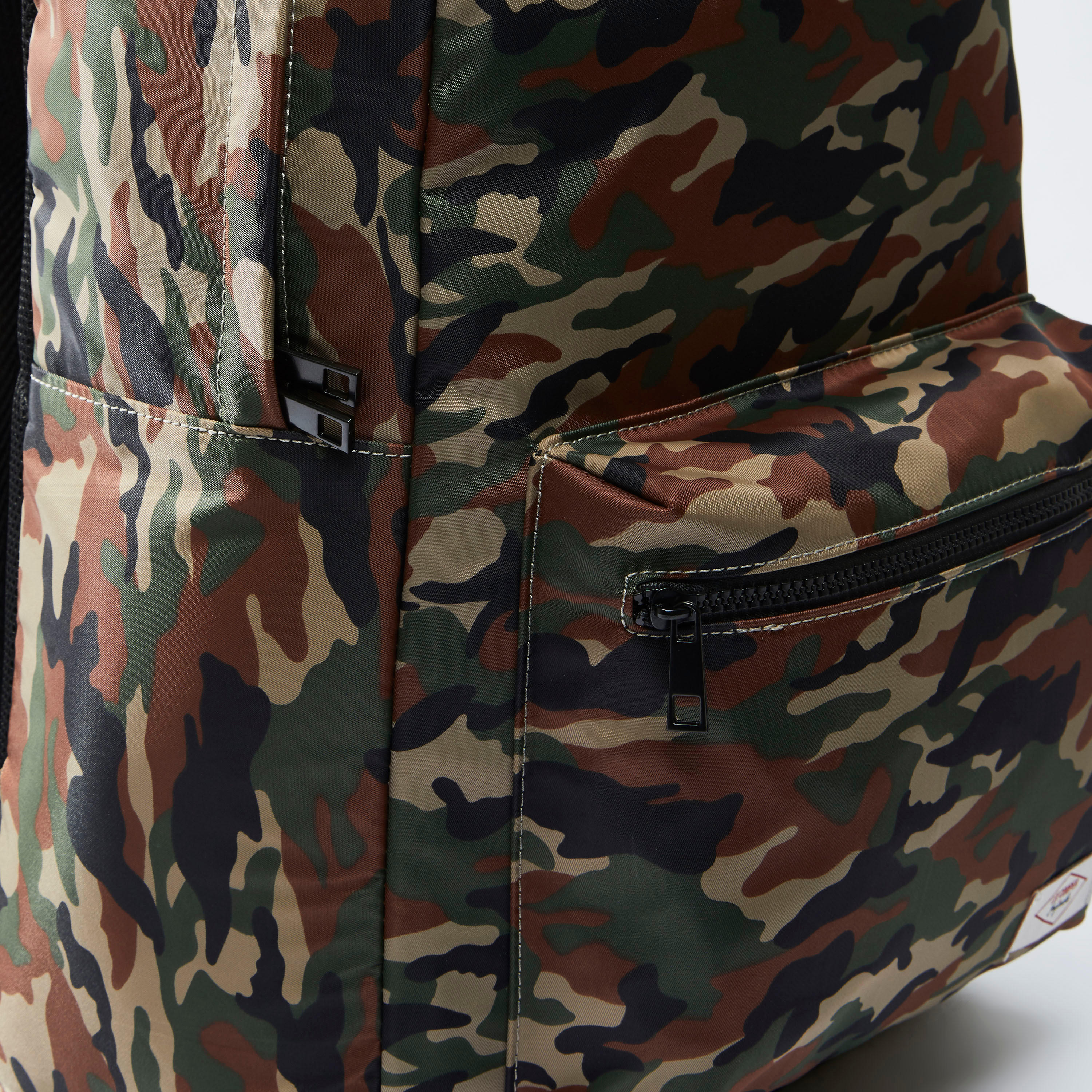 شنطة ظهر بحمّالات كتف قابلة للتعديل وطبعات مموّهة من لي كوبر-men-bags-image-2